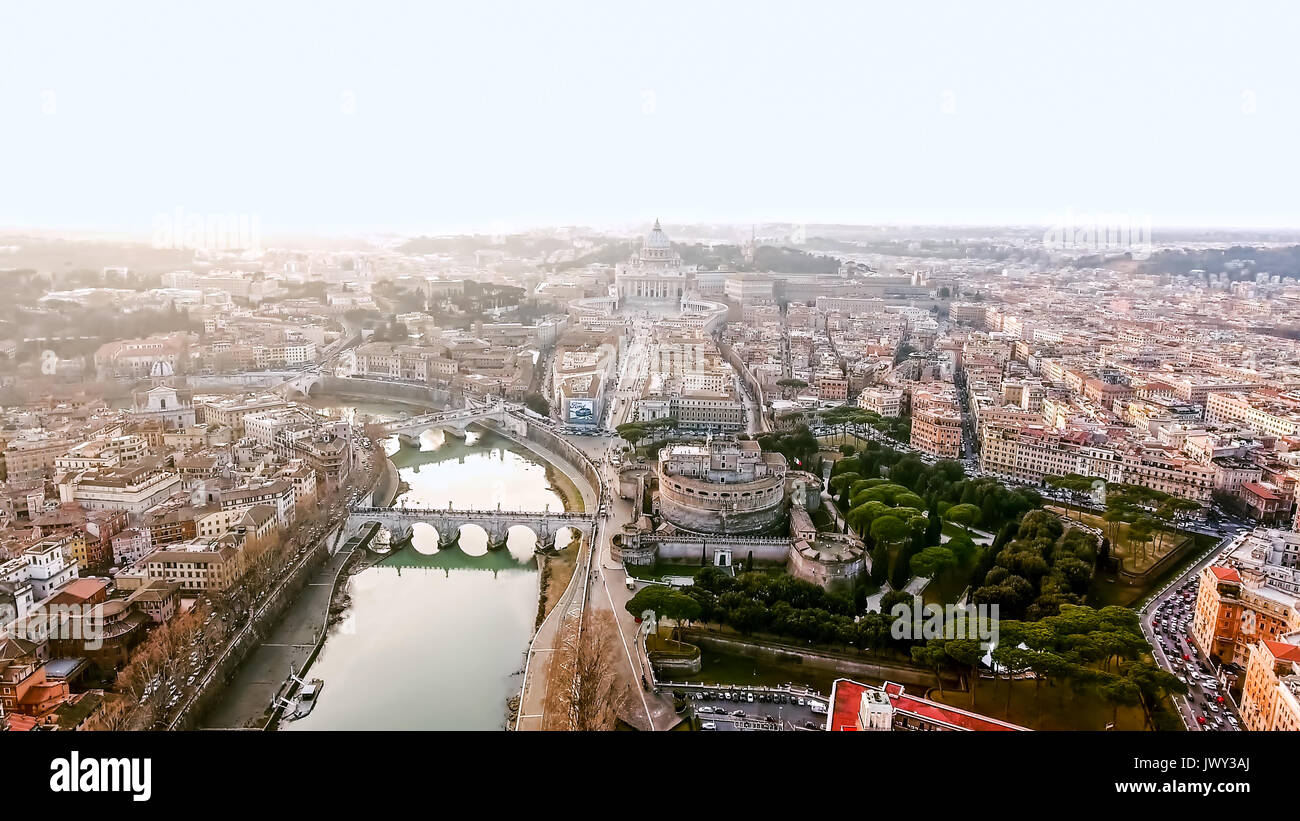 La nuova Roma e Città del Vaticano Foto Immagine vista aerea nella capitale storica Roma con i punti di riferimento intorno al fiume Tevere in Italia Foto Stock
