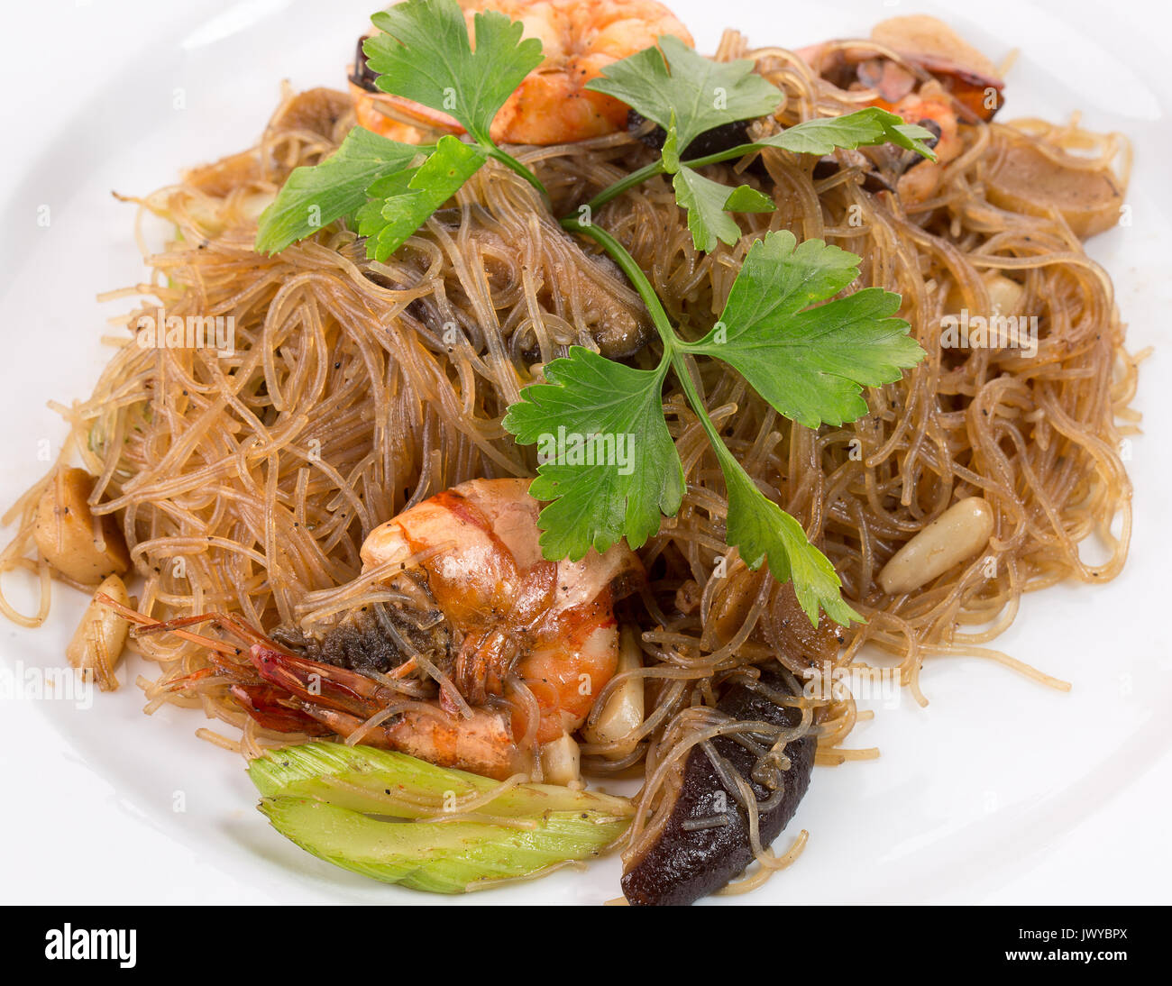 Tagliatelle thai con gamberi. Foto Stock