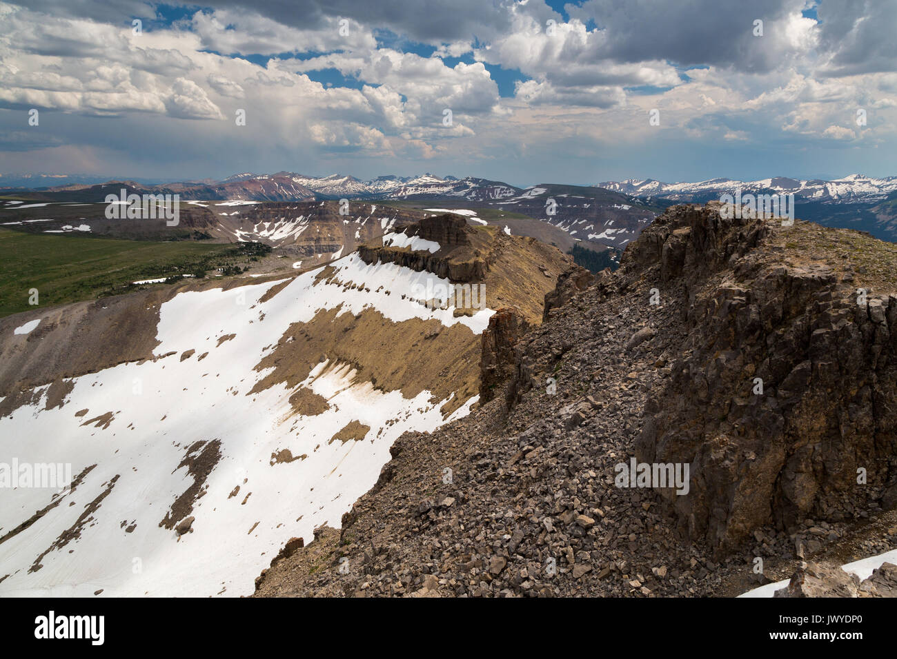 Uno sguardo a sud dal vertice del dormire indiana, aka pecore di montagna, della maggiore Gros Ventre picchi di montagna e il Wind River Montagne in Foto Stock