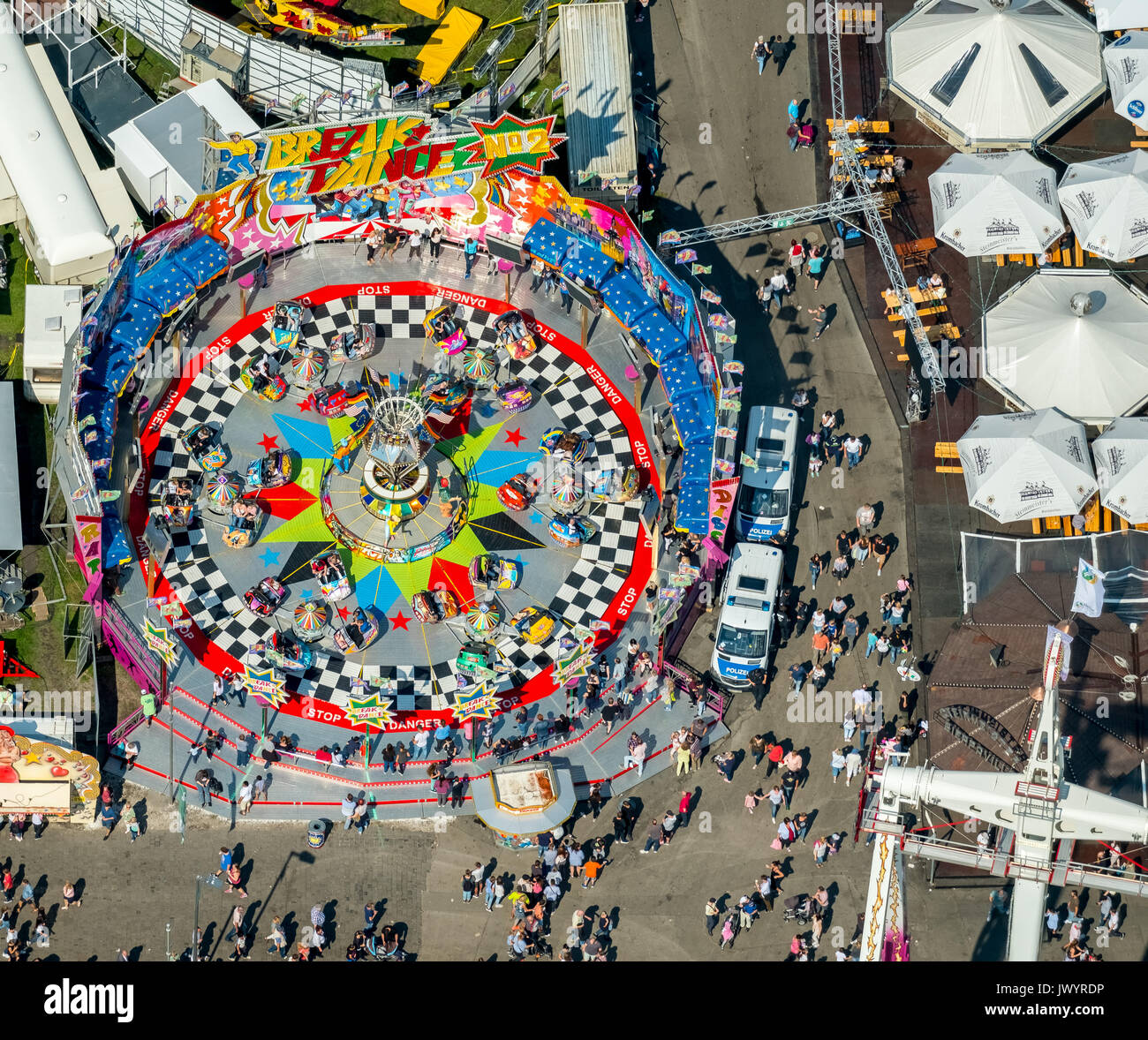 582. Fiera Cranger, fiera carosello, roller coaster, ruota panoramica Ferris, torre di osservazione, giostre e attrazioni equo, festival, catene di pubblico karussel, Foto Stock