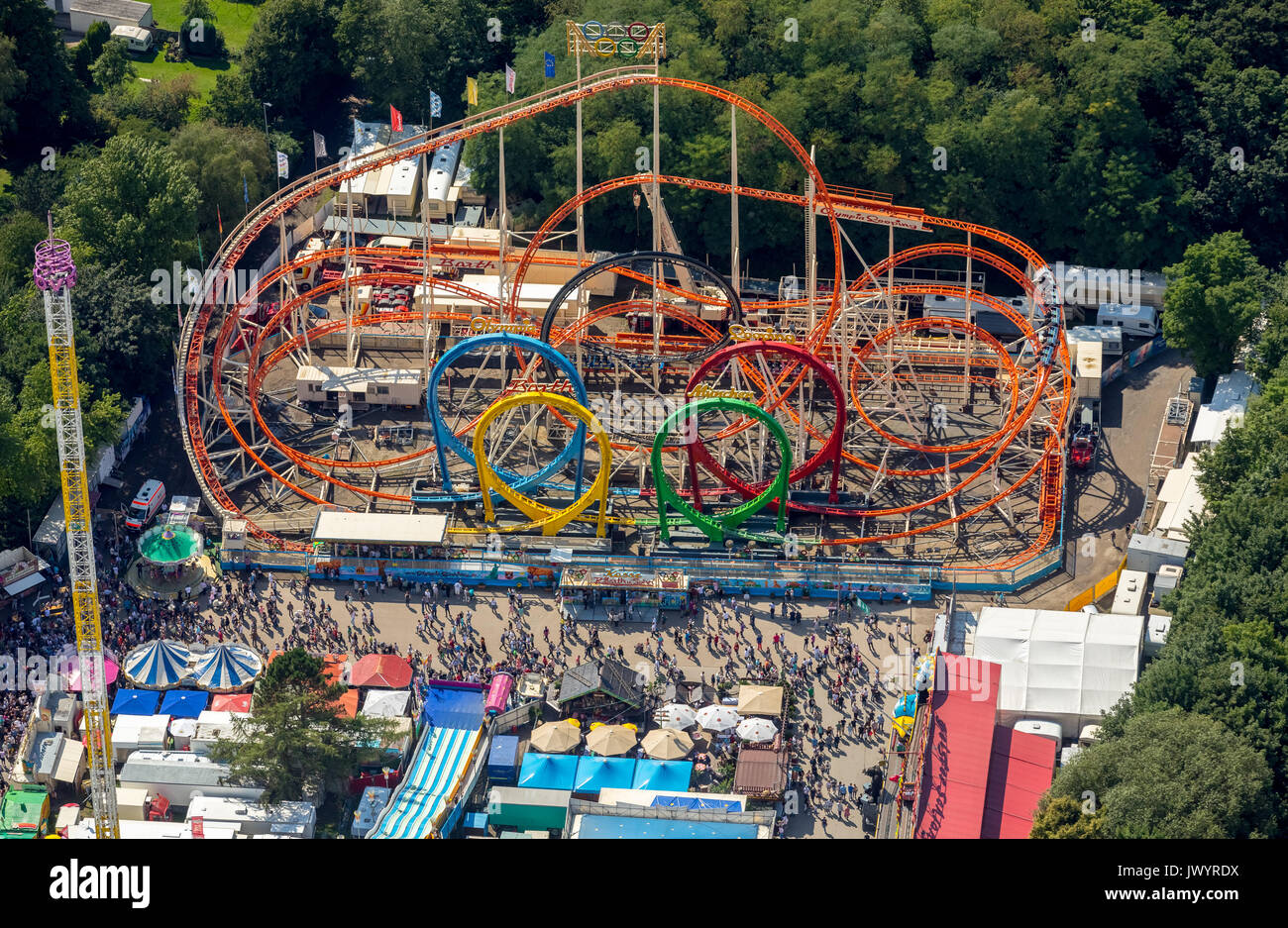 582. Fiera Cranger, fiera carosello, roller coaster, ruota panoramica Ferris, torre di osservazione, giostre e attrazioni equo, festival, catene di pubblico karussel, Foto Stock