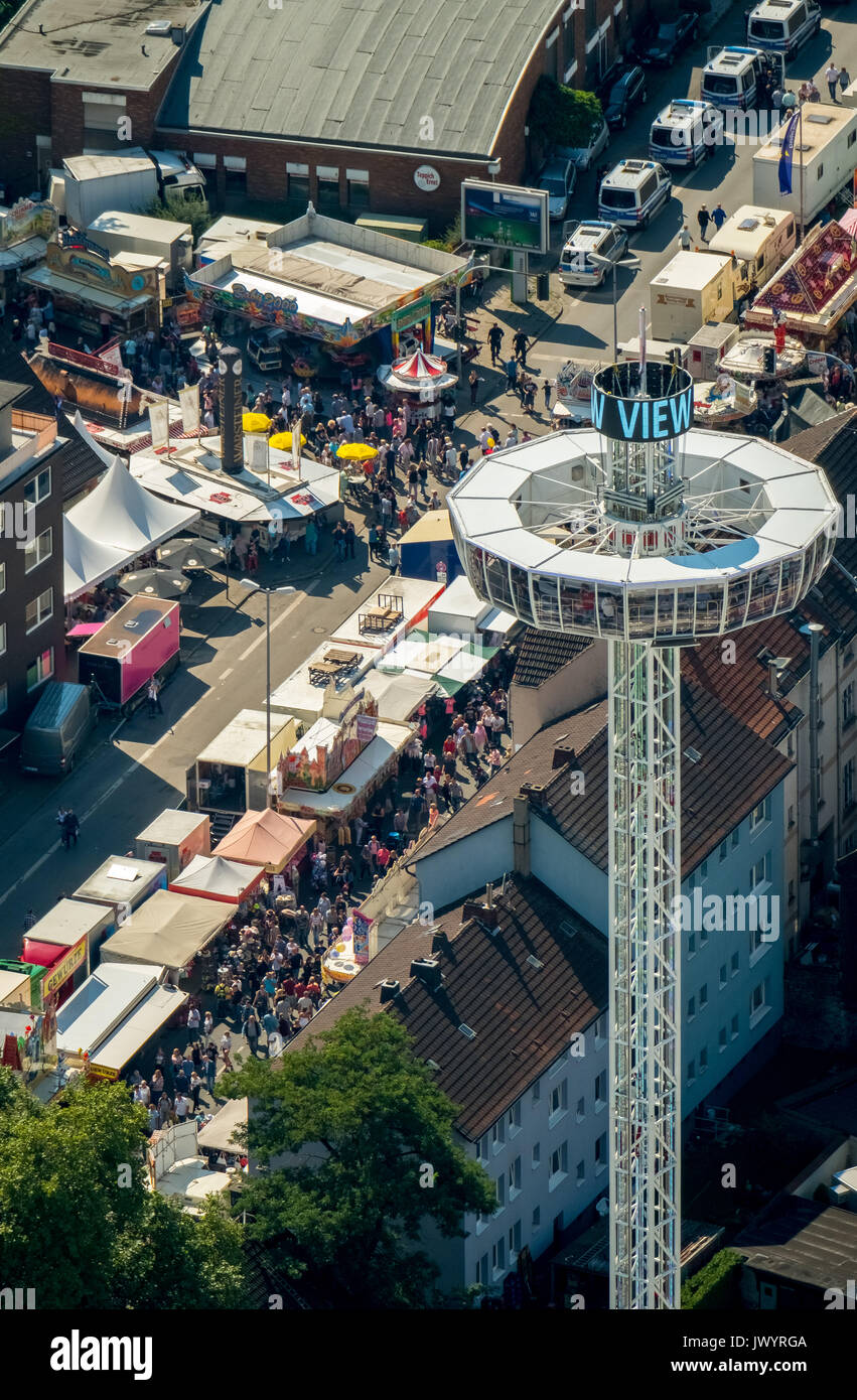 582. Fiera Cranger, fiera carosello, roller coaster, ruota panoramica Ferris, torre di osservazione, giostre e attrazioni equo, festival, catene di pubblico karussel, Foto Stock