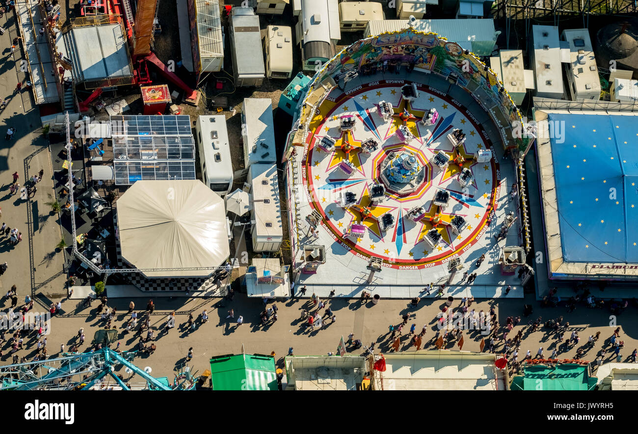 582. Fiera Cranger, fiera carosello, roller coaster, ruota panoramica Ferris, torre di osservazione, giostre e attrazioni equo, festival, catene di pubblico karussel, Foto Stock