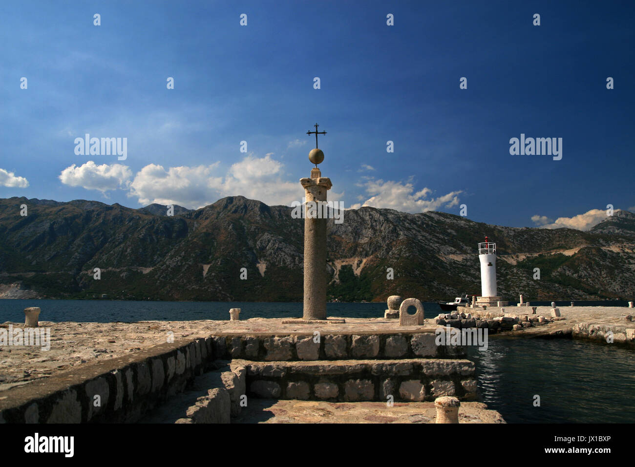 Nostra Signora delle rocce, isola artificiale vicino a Perast, Montenegro Foto Stock
