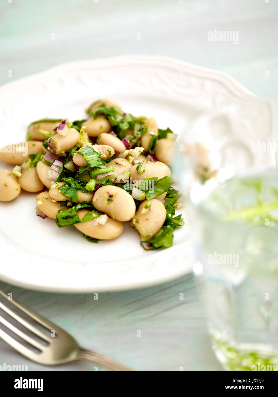 Fagiolo di burro kale e insalata di cipolla Foto Stock