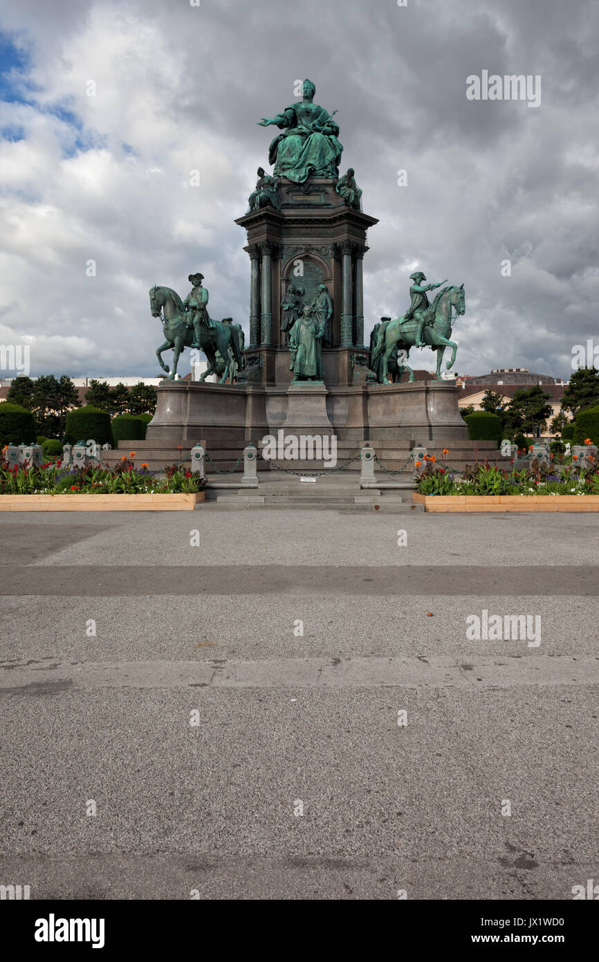 Austria, Vienna, Maria Theresien Platz, Maria Teresa monumento, ha rivelato nel 1888 Foto Stock