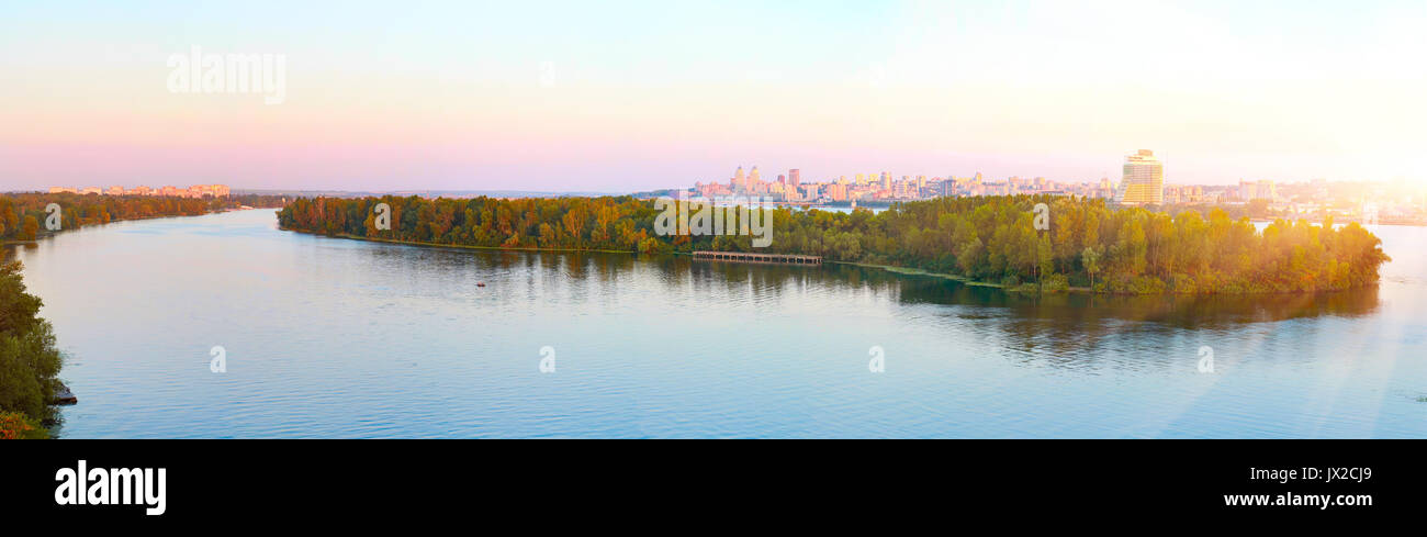 Dnepropetrovsk (Dnieper) paesaggio urbano, panorama, il fiume Dnieper, Ucraina Foto Stock