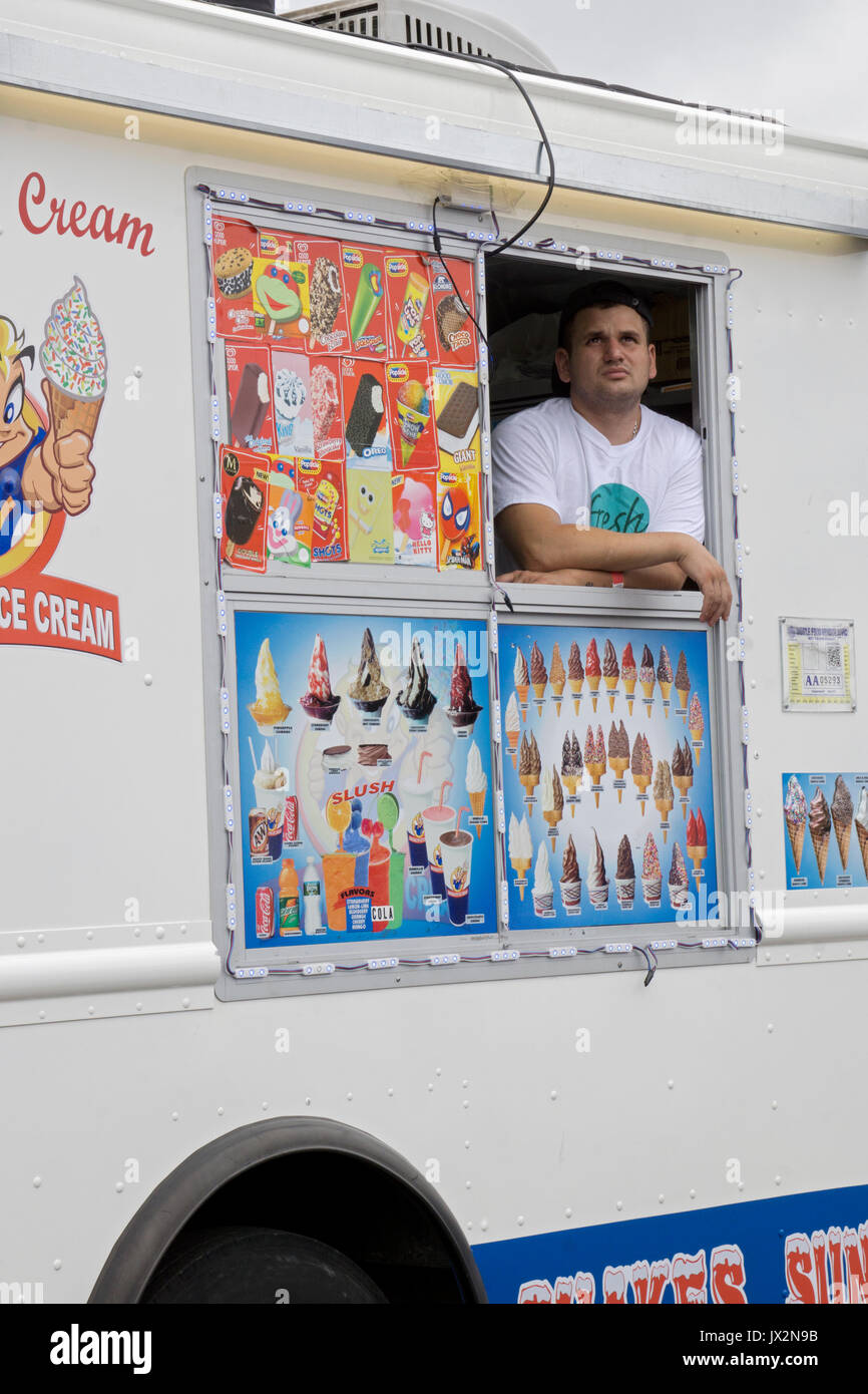 Un gelato venditore al Coney Island Music Festival di Brooklyn, New York Foto Stock