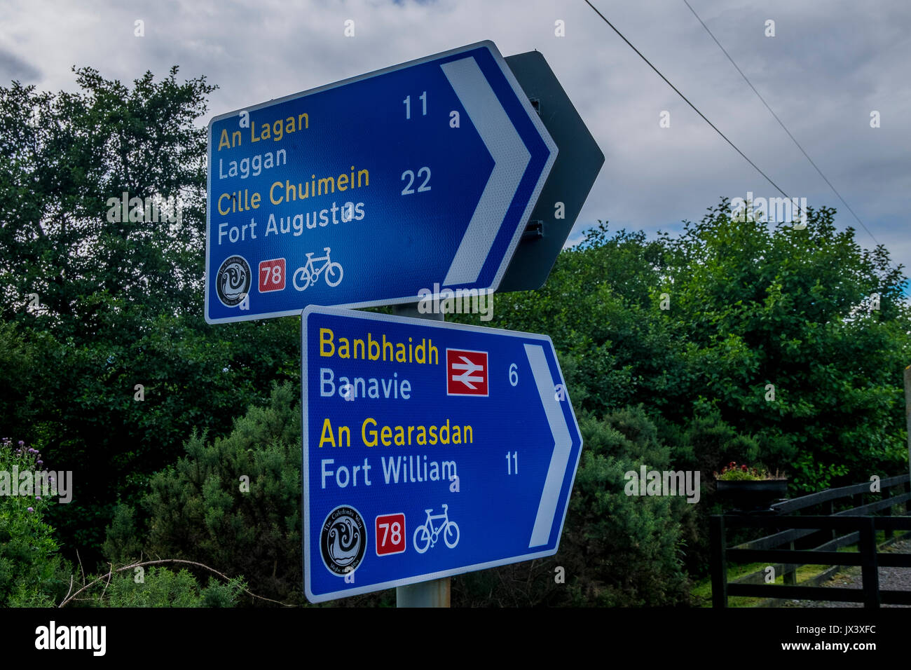 Indicazione ciclo nazionale indirizza al caladonian canal nelle Highlands della Scozia Foto Stock