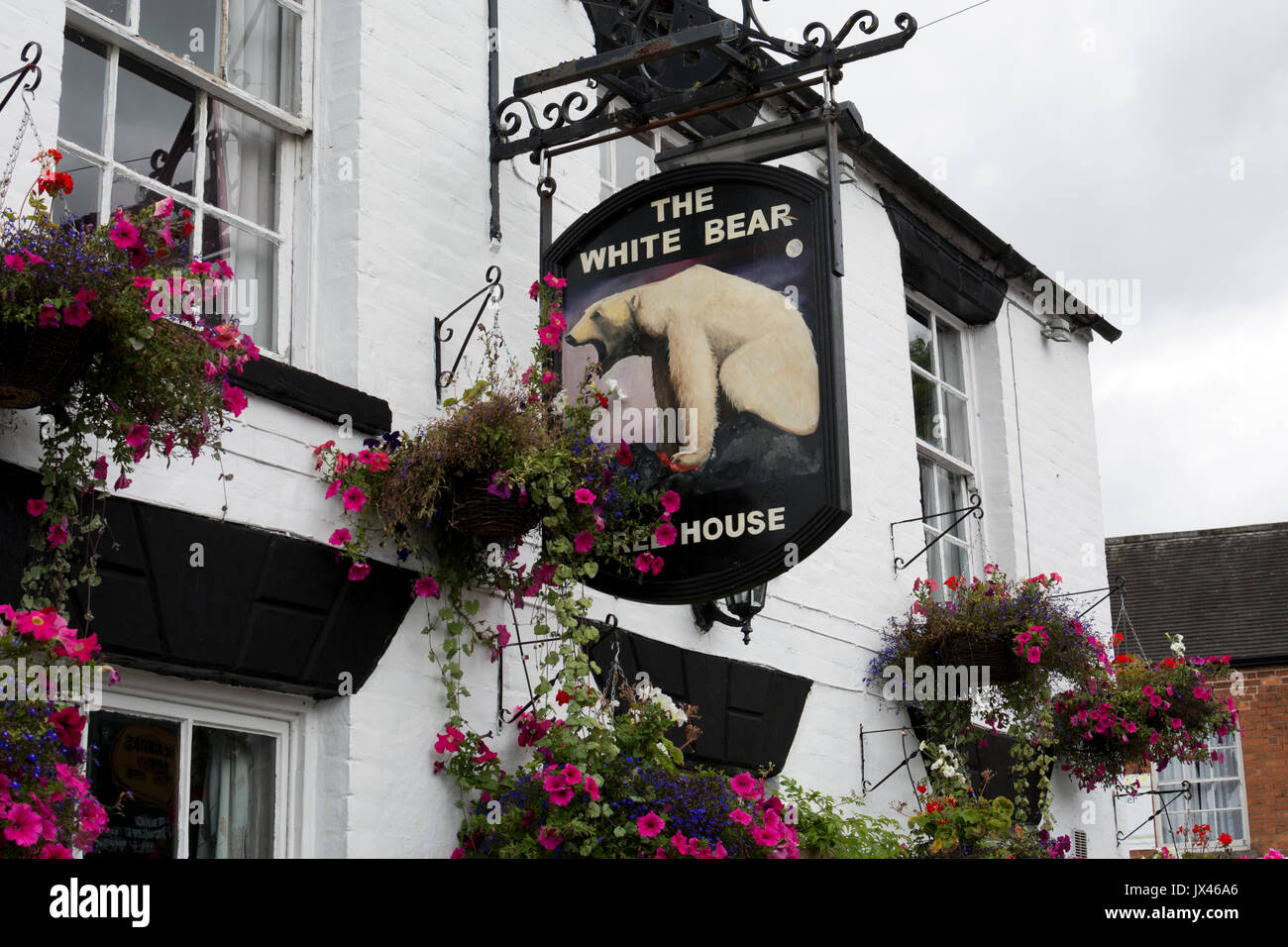 L'orso bianco pub, Tewkesbury, Gloucestershire, England, Regno Unito Foto Stock