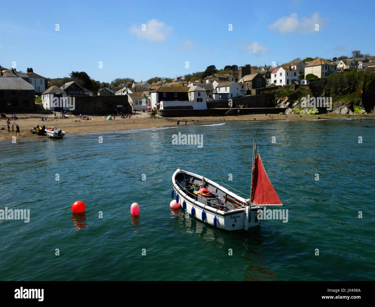 Barche da pesca ormeggiato a la spiaggia di gorran haven, Cornwall. Foto Stock