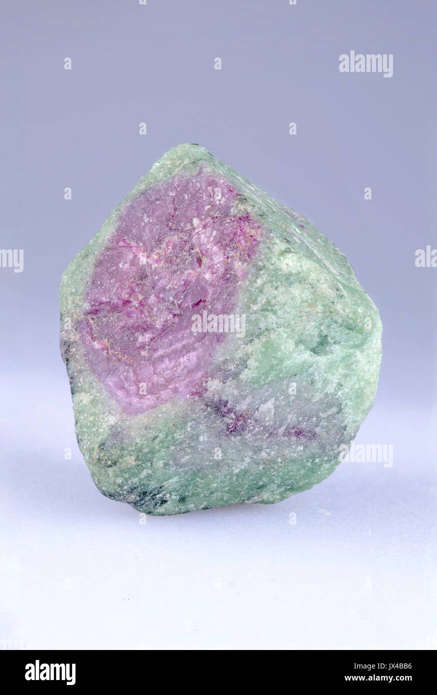 Cristallo di rubino in zoisite Foto Stock