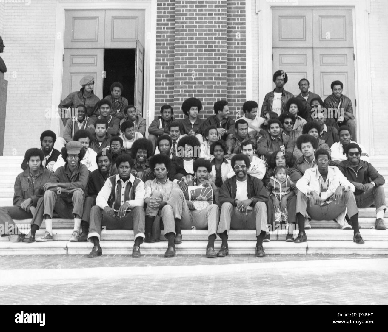 Studente nero unione foto di gruppo seduti sulle scale di un edificio presso la Johns Hopkins University, 2001. Foto Stock