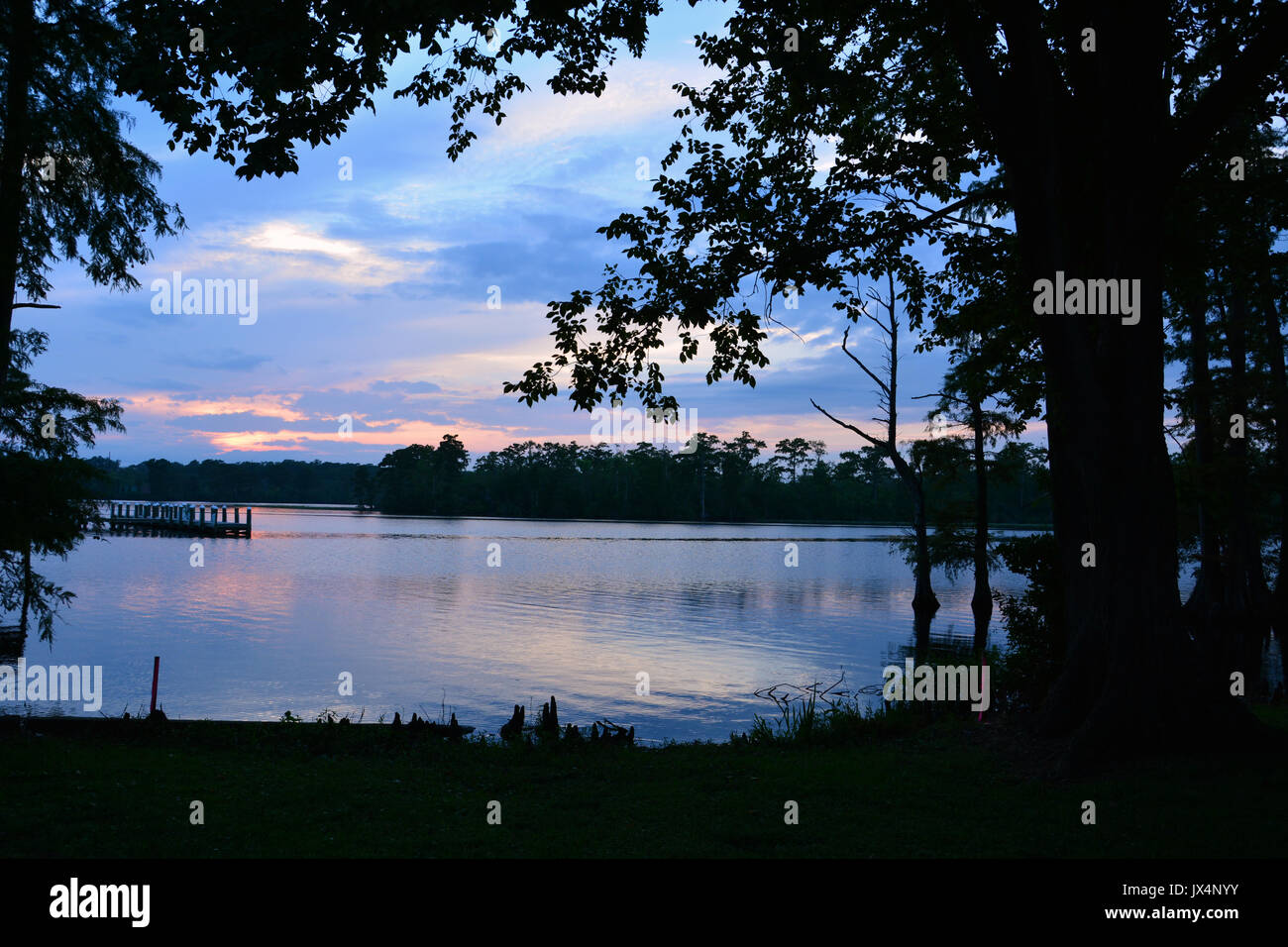Il Perquiman del fiume al tramonto nella piccola cittadina di Hertford North Carolina. Foto Stock