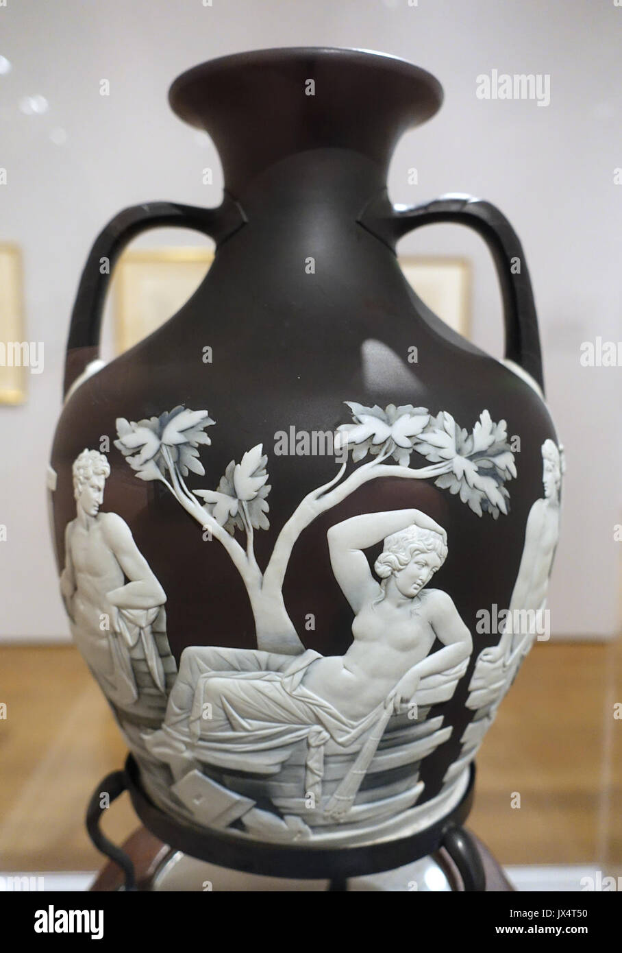 Vaso di Portland, Josiah Wedgwood & Sons, c 1795, n. 9 di una edizione limitata, blu bianco e nero jasperware, vista 1 Fogg Art Museum, Harvard University DSC01276 Foto Stock