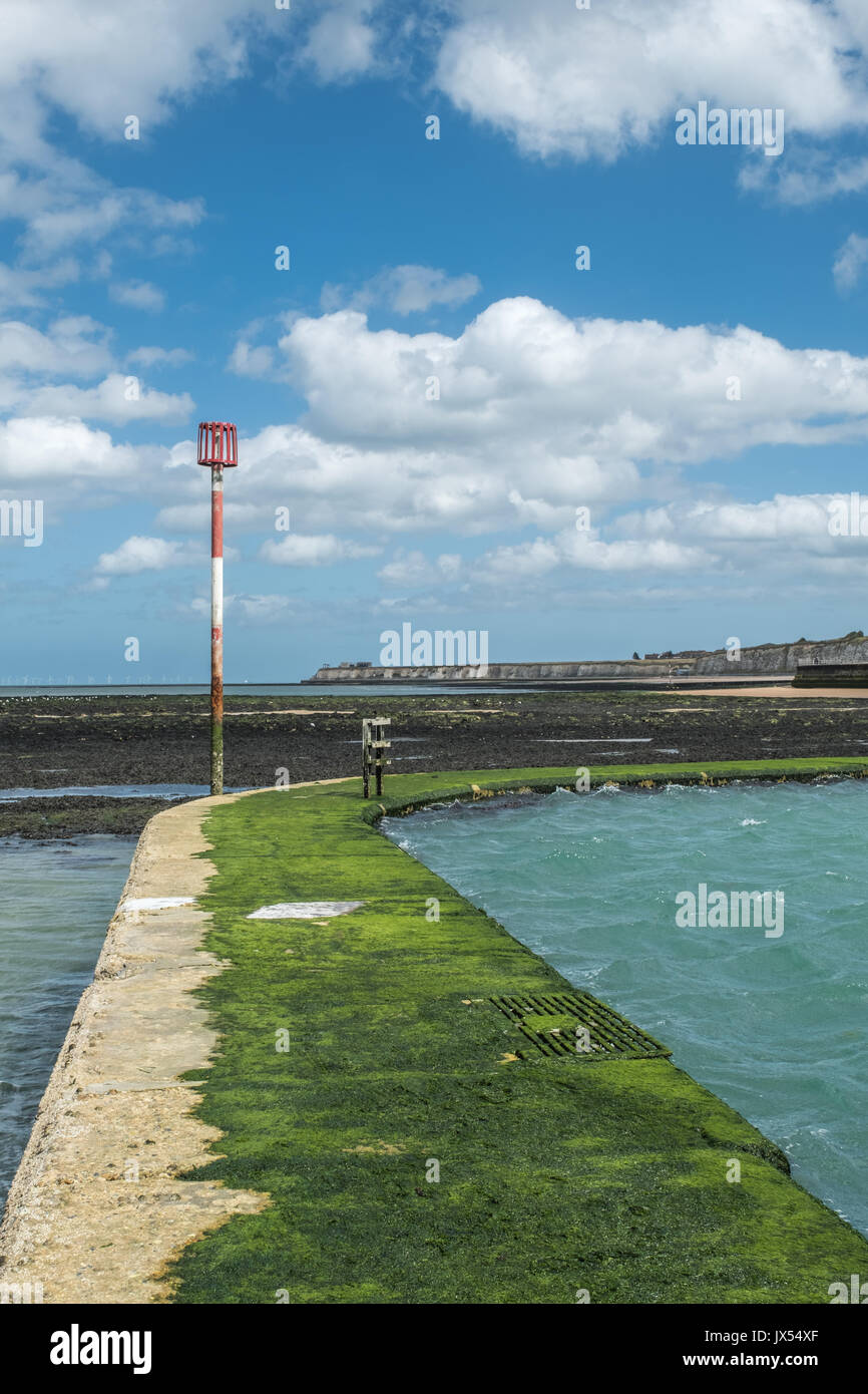 Pool di marea, Walpole Bay, Margate, Kent, IK Foto Stock