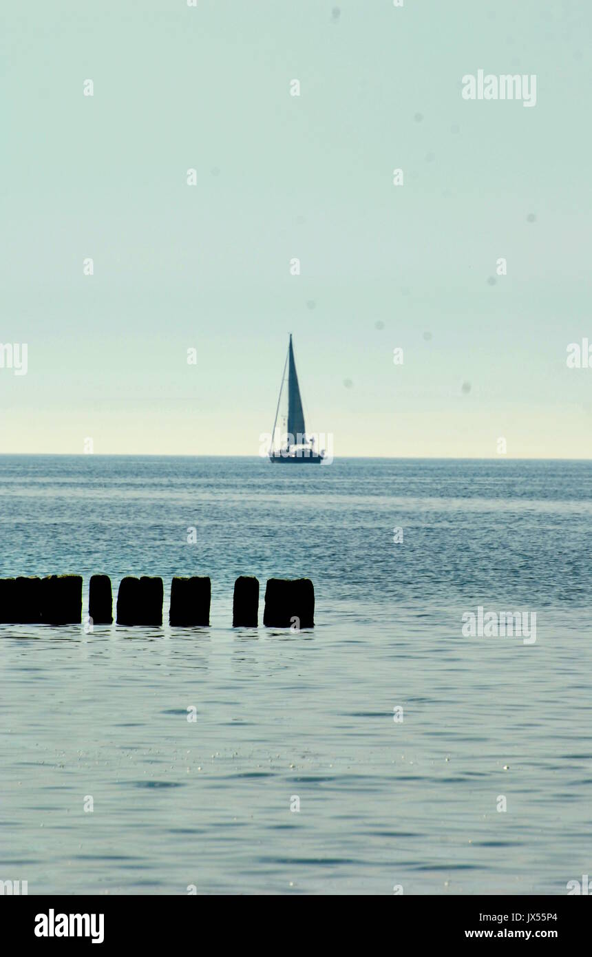 Imbarcazione a vela in mare Foto Stock