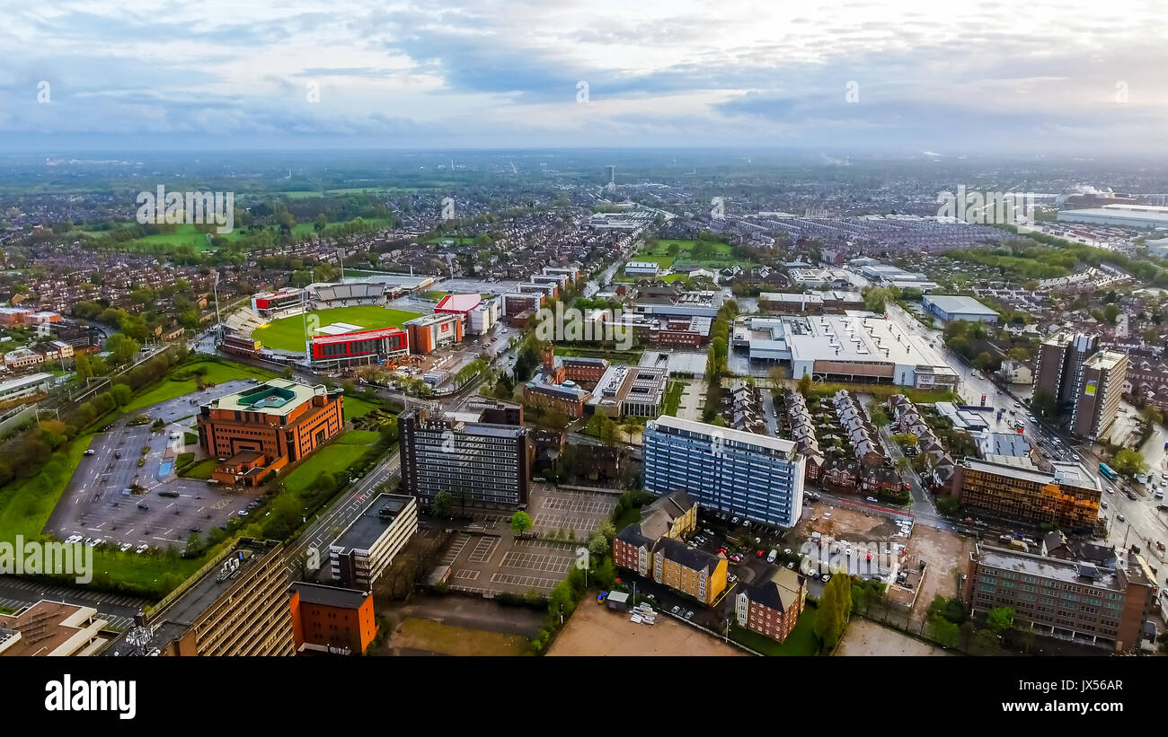 Vista aerea di Old Trafford Cricket Ground in Manchester urbano per la città in Inghilterra, Regno Unito Foto Stock