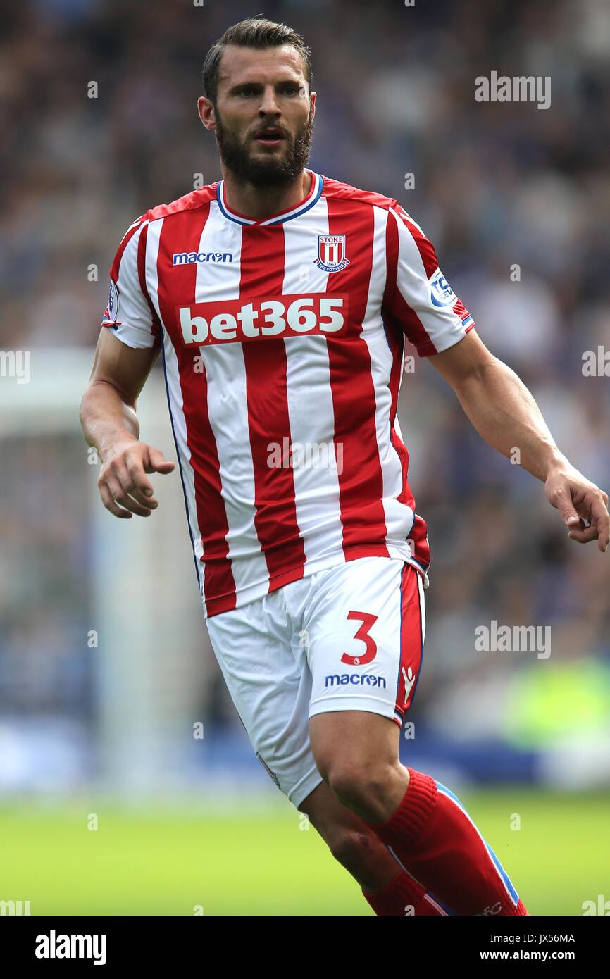 Erik Pieters Stoke City Fc Premier League, Everton FC V Stoke City Fc Gooon Park, Everton, Inghilterra 12 agosto 2017 Gba1988 se il giocatore/i giocatori raffigurata in questa immagine è/sono la riproduzione per un Club Inglese o l'Inghilterra per la squadra nazionale. Quindi questa immagine può essere utilizzata solo per scopi editoriali. Uso non commerciale. Esso non può essere utilizzato per le pubblicazioni che coinvolgono un giocatore singolo o un club o un unico concorso. No scommesse o usare giochi anche se in un contesto editoriale. Credito: Allstar Picture Library/Alamy Live News Foto Stock