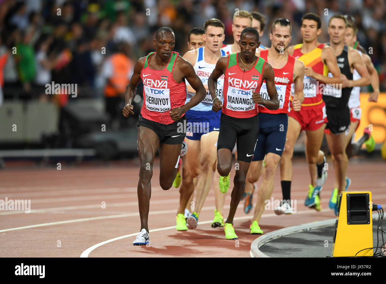 Londra, Regno Unito. Il 13 agosto 2017. Elia Motonei Manangoi (Kenya) en route per vincere l'oro negli uomini 1500m. Sessione finale al London Stadium, il giorno dieci della IAAF Campionati del Mondo London 2017. Credito: Stephen Chung / Alamy Live News Foto Stock