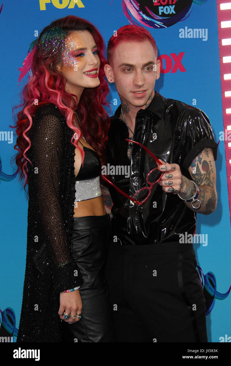 Los Angeles, CA, Stati Uniti d'America. 13 Ago, 2017. 13 Agosto 2017 - Los Angeles, California - Bella Thorne e il ragazzo Blackbear aka Matteo Musto. Teen Choice Awards 2017 gli arrivi presso la Galen Center di Los Angeles. Photo credit: AdMedia Credito: AdMedia/ZUMA filo/Alamy Live News Foto Stock