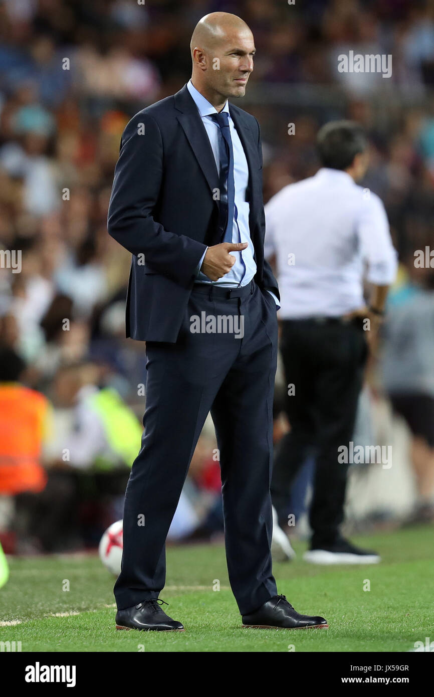 Barcellona, Spagna. 13 Ago, 2017. Head Coach Zinedine ZIDANE del Real Madrid durante il Super Coppa Spagnola partita di calcio tra FC Barcelona e Real Madrid il 13 agosto 2017 presso il Camp Nou stadium di Barcellona, Spagna. Credito: Manuel Blondau/ZUMA filo/Alamy Live News Foto Stock