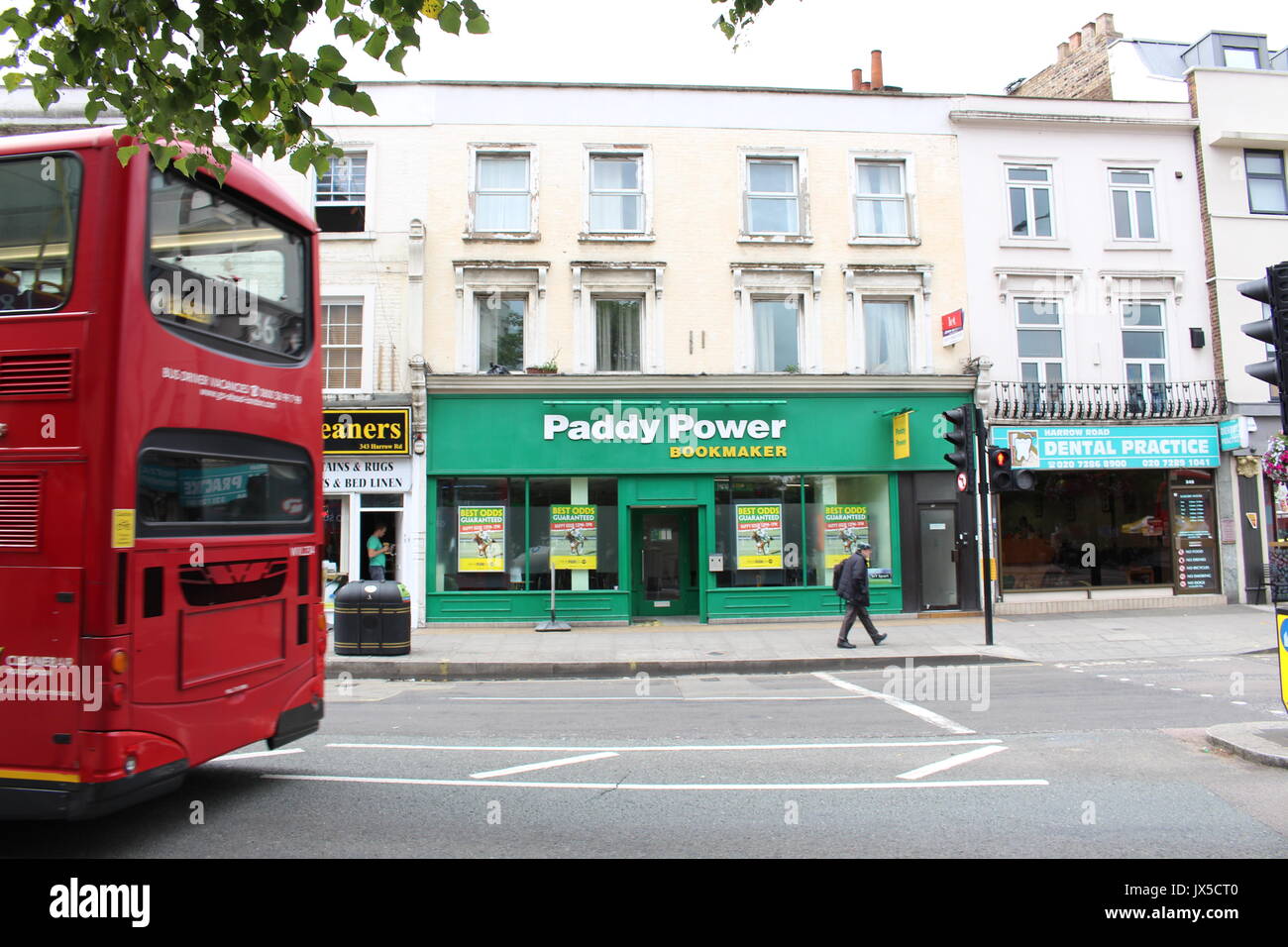 Londra, Regno Unito. 27 Luglio, 2017. Un Paddy Power scommesse negozio vicino a Westbourne Park a Londra, UK, 27 luglio 2017. Foto: Kathrin Kasper/dpa/Alamy Live News Foto Stock