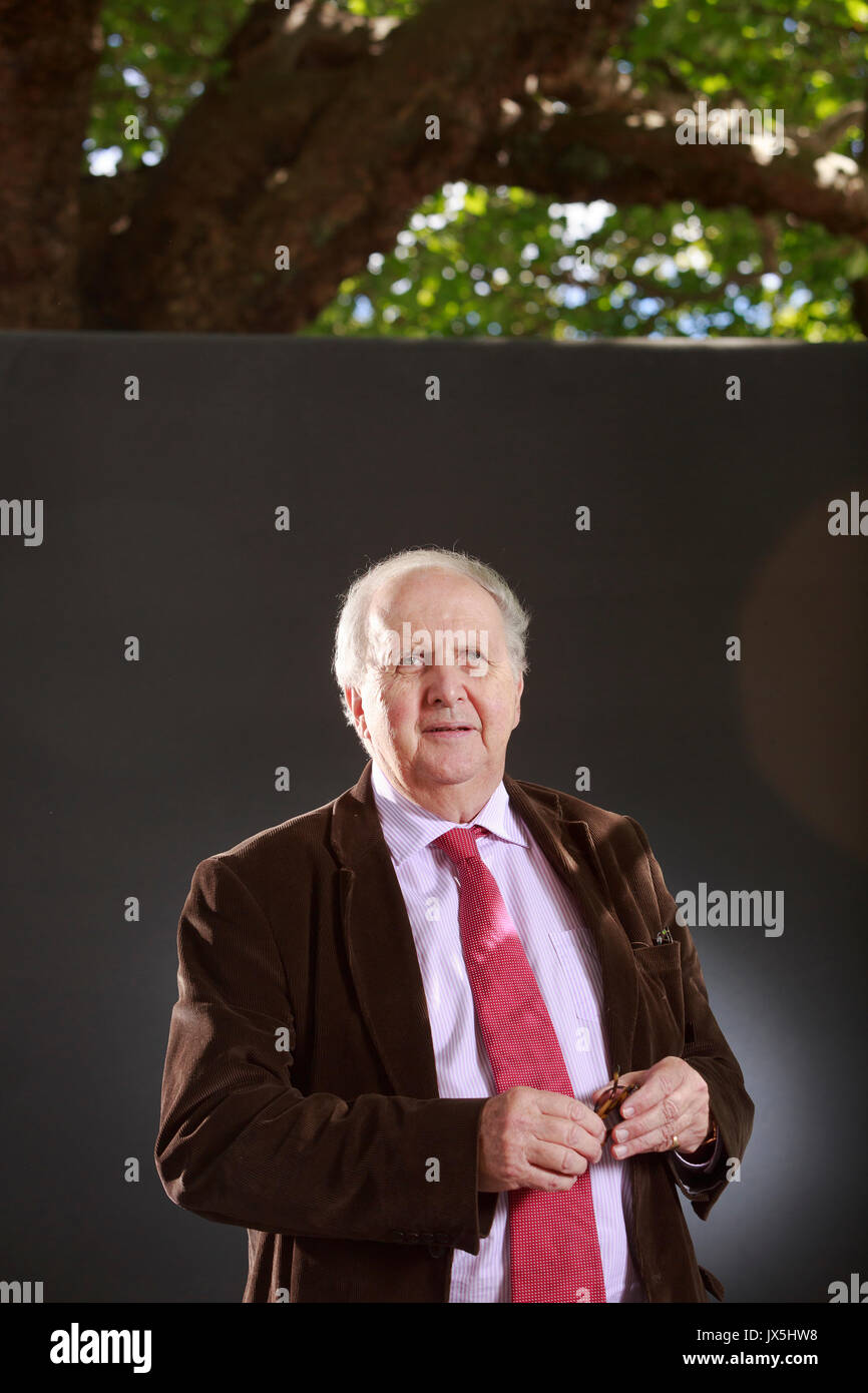 Edimburgo, Scozia, Regno Unito. Il 15 agosto, 2017. Giorno 4 Edinburgh International Book Festival. Nella foto: Alexander McCall Smith, scrittore britannico e professore emerito di legge medica presso l'Università di Edimburgo. Credito: pak@ Mera/Alamy Live News Foto Stock