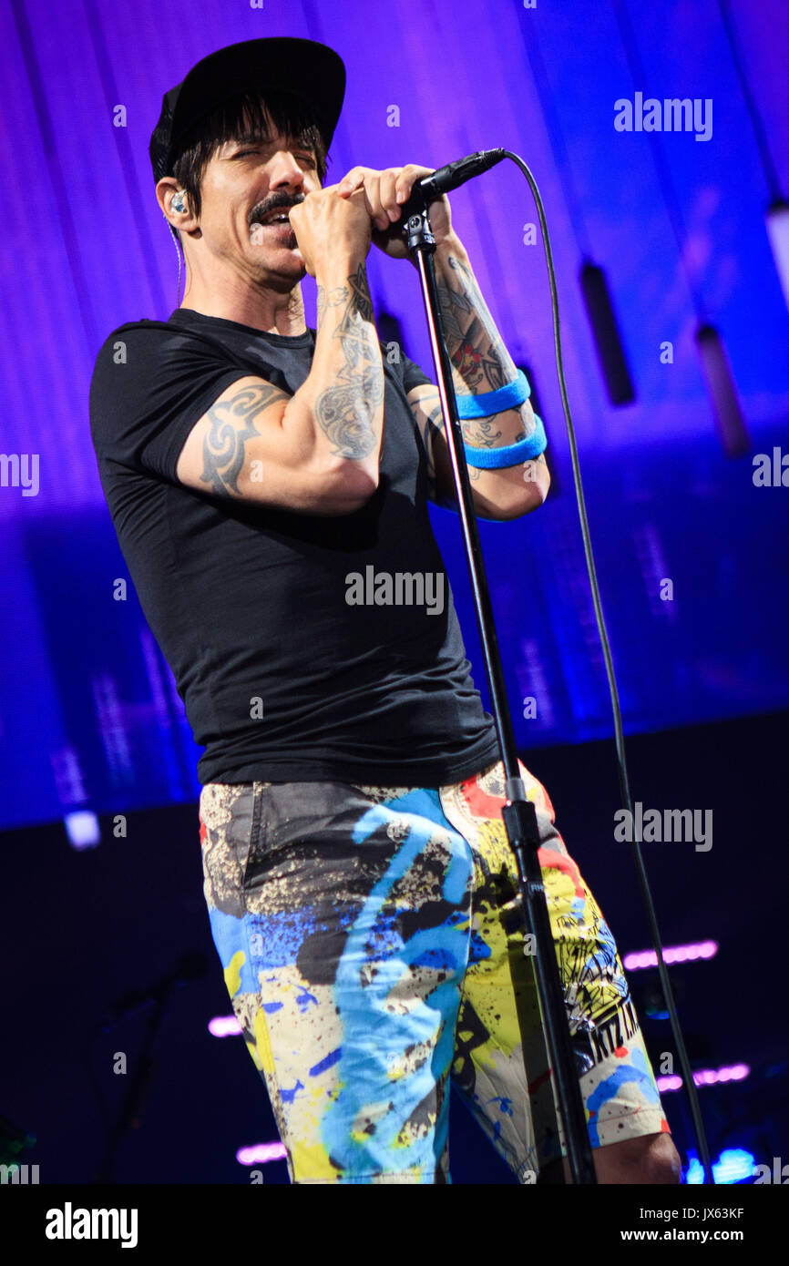 Torino, Italia 11 ottobre 2016 Red Hot Chili Peppers suona dal vivo al Pala Alpitour, Torino. © Davide Merli / Alamy Live News Foto Stock