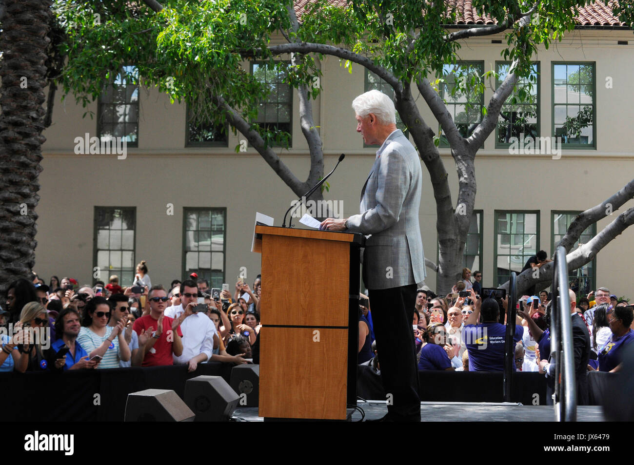 Il presidente Bill Clinton dà discorso Hillary Clinton campagna evento rally aprile 3,2016 di Los Angeles, California. Foto Stock