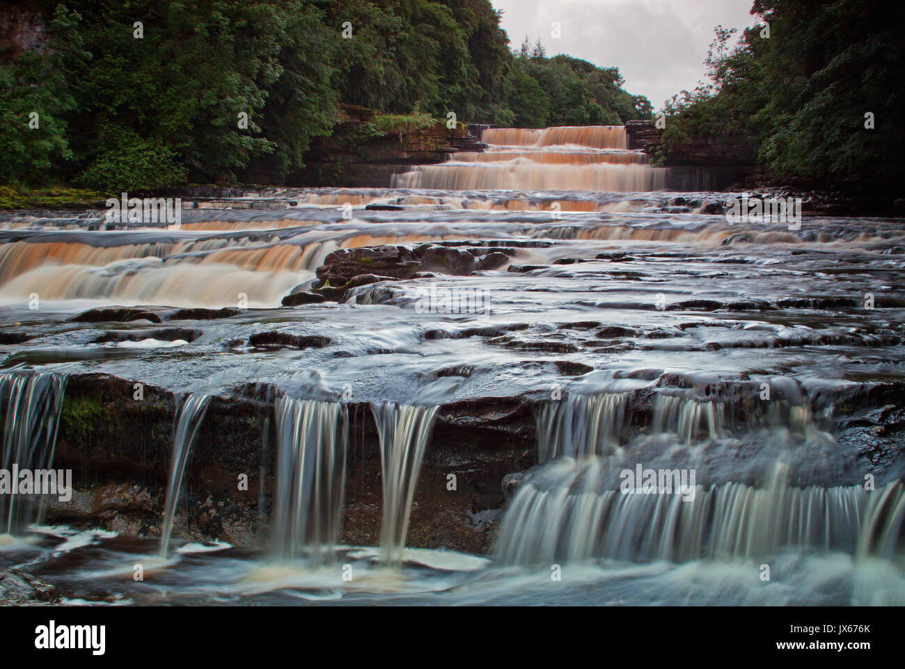 Le cascate Inferiori di Aysgarth Foto Stock