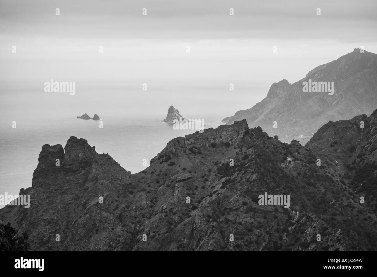 Escursione nelle montagne di Anaga vicino Taborno sull'isola di Tenerife con un sacco di ampie vedute del mare e delle montagne Foto Stock