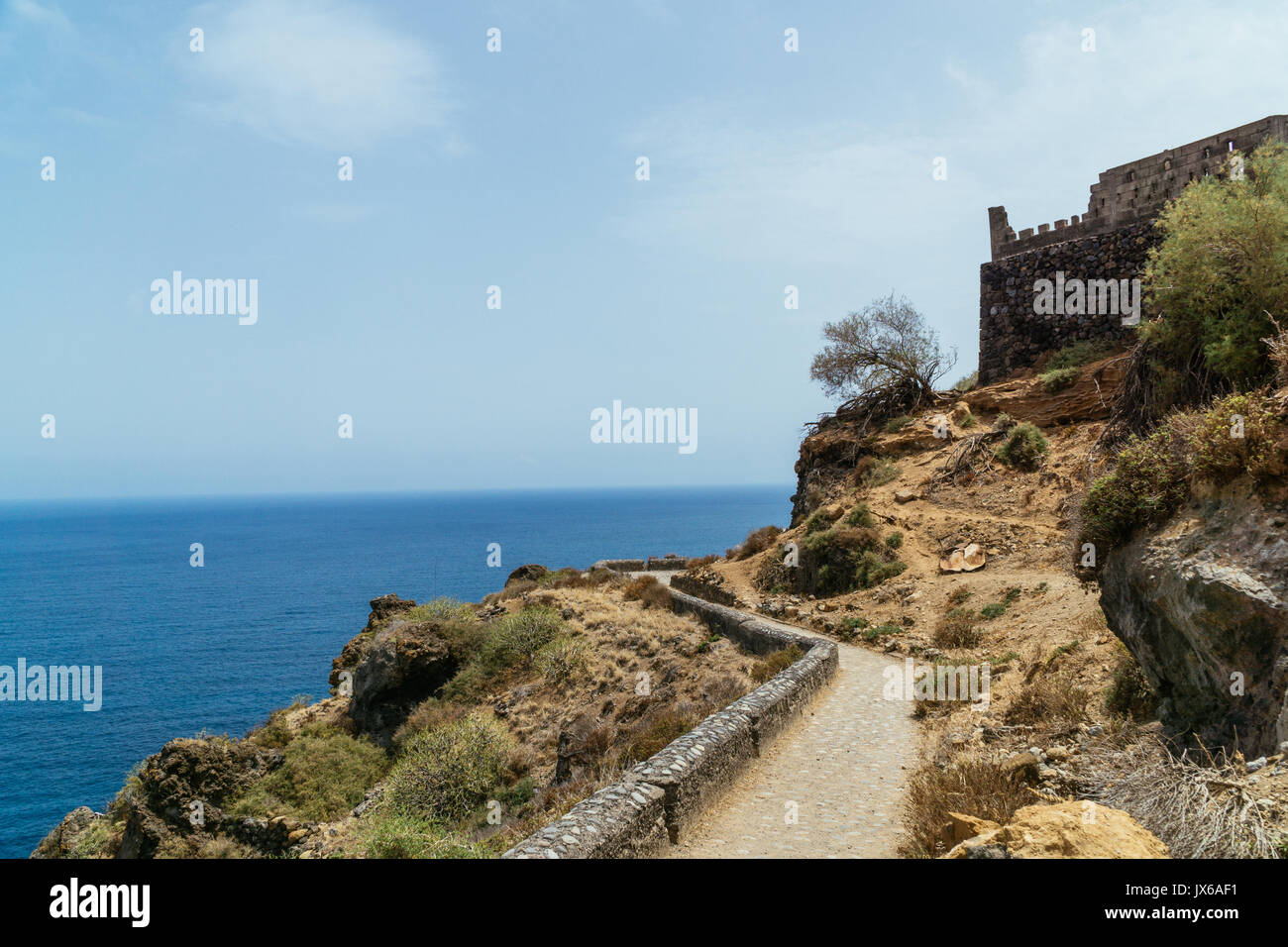 Una breve passeggiata costiera alla Galeria La Fajana, Los Realejos, Santa Cruz de Tenerife, Spagna, in estate 2017 Foto Stock