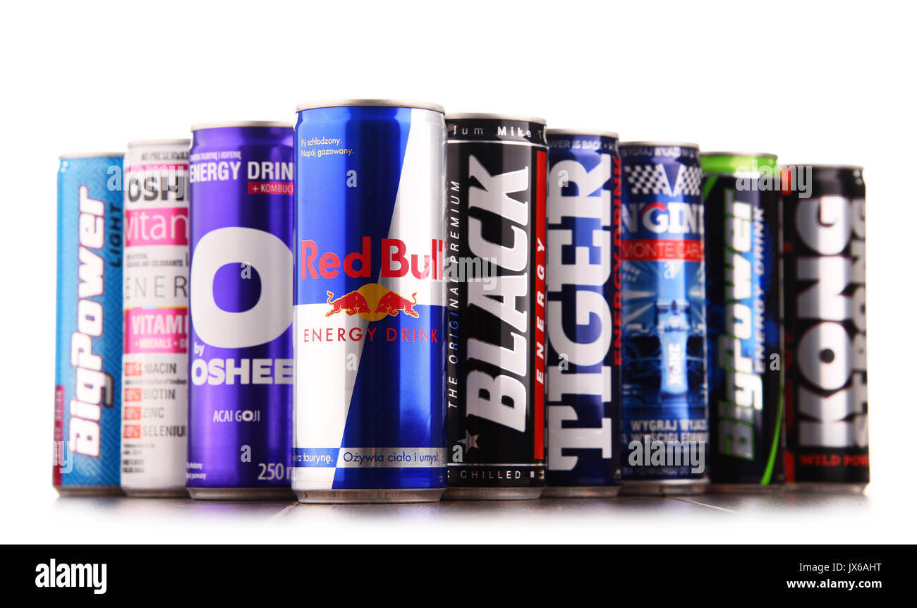POZNAN, Polonia - 27 luglio 2017: lattine di popolare di energia globale di bevande, bevande contenenti sostanze stimolanti e commercializzato come fornire mentale e fisico Foto Stock