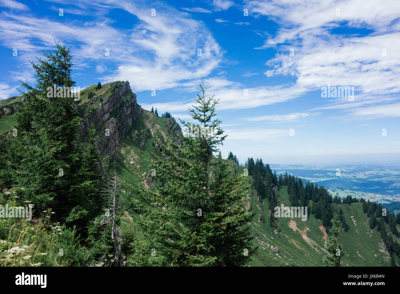Escursioni sul Nagelfluhkette nelle alpi tedesche su una domenica pomeriggio Foto Stock