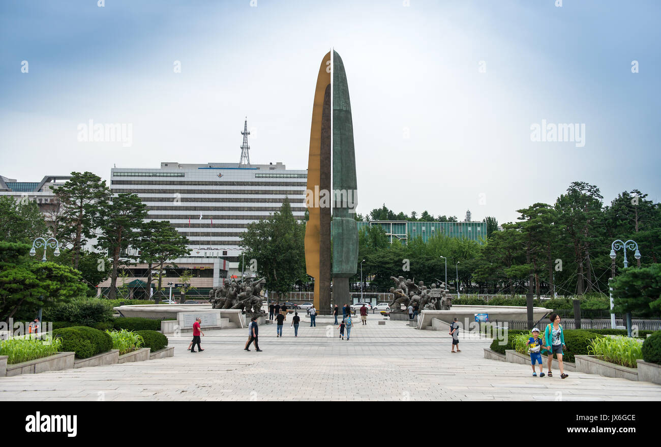 Seoul, Corea del Sud - 27 Luglio 2017 : l'architettura e i turisti non identificati sono il memoriale di guerra di Corea, città di Seoul, Corea del Sud, il 27 luglio, Foto Stock