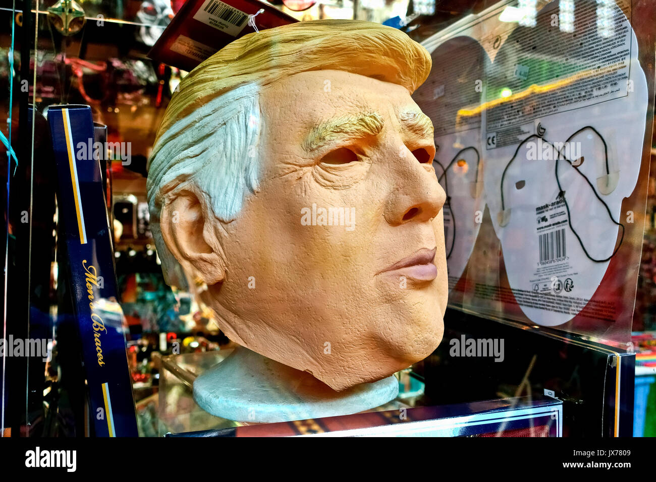 Donald Trump maschera in vendita in un negozio. Close up Foto Stock