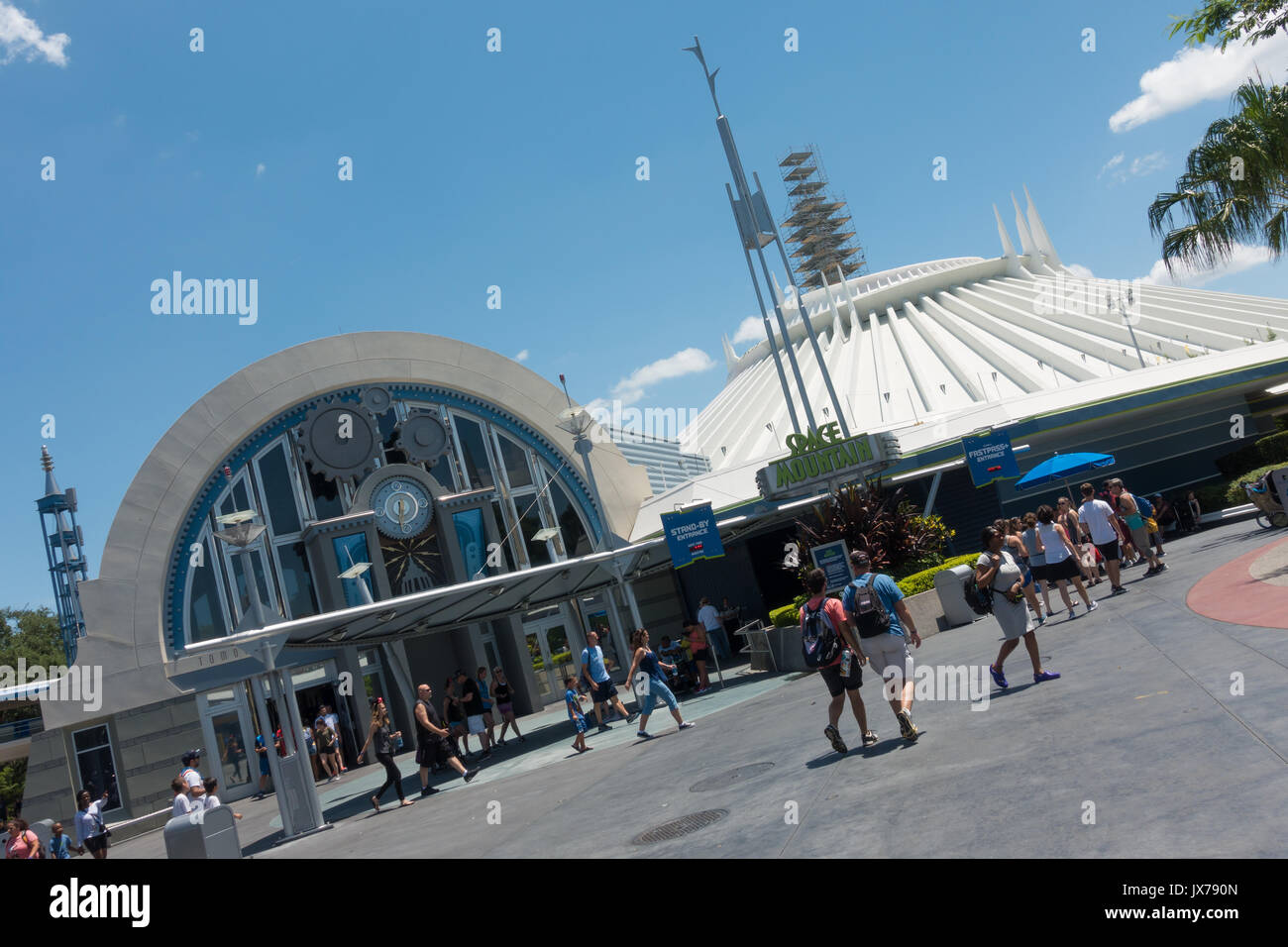 Attrazione Space Mountain al Parco a tema Magic Kindgom, Walt Disney World, Orlando, Florida. Foto Stock