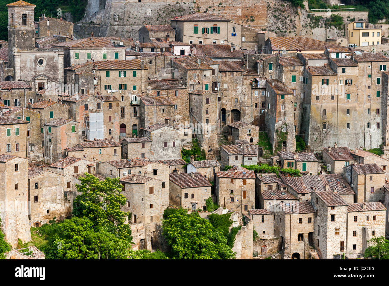 Vista della città antica di Sorano, Italia Foto Stock