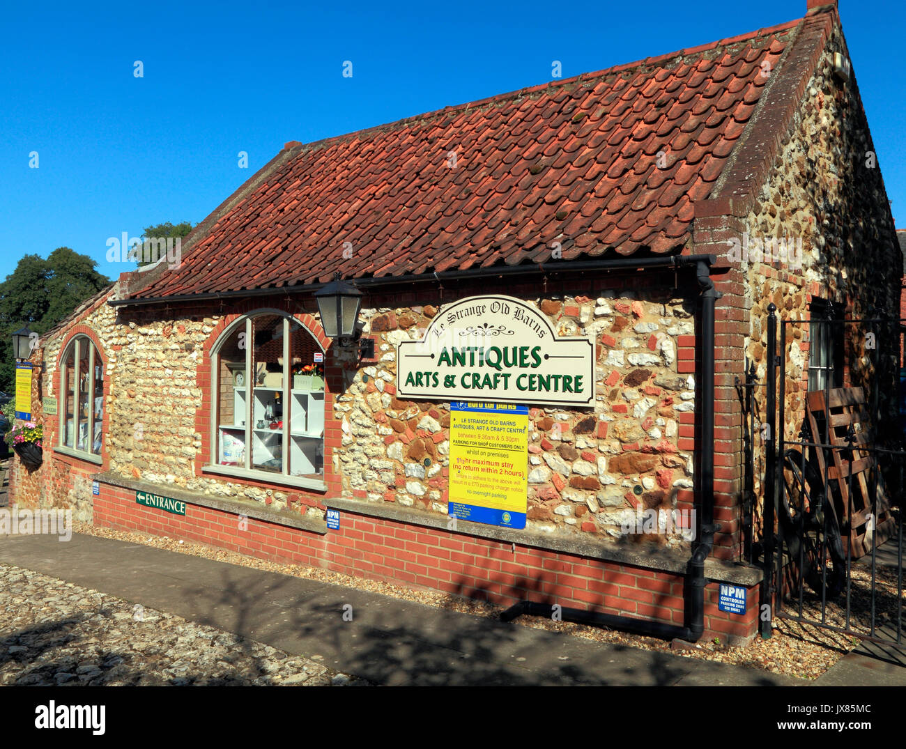 Le Strange vecchi fienili, antiquariato, Arti & Mestieri Centro, shop, negozi, Old Hunstanton, Norfolk, Inghilterra, Regno Unito Foto Stock