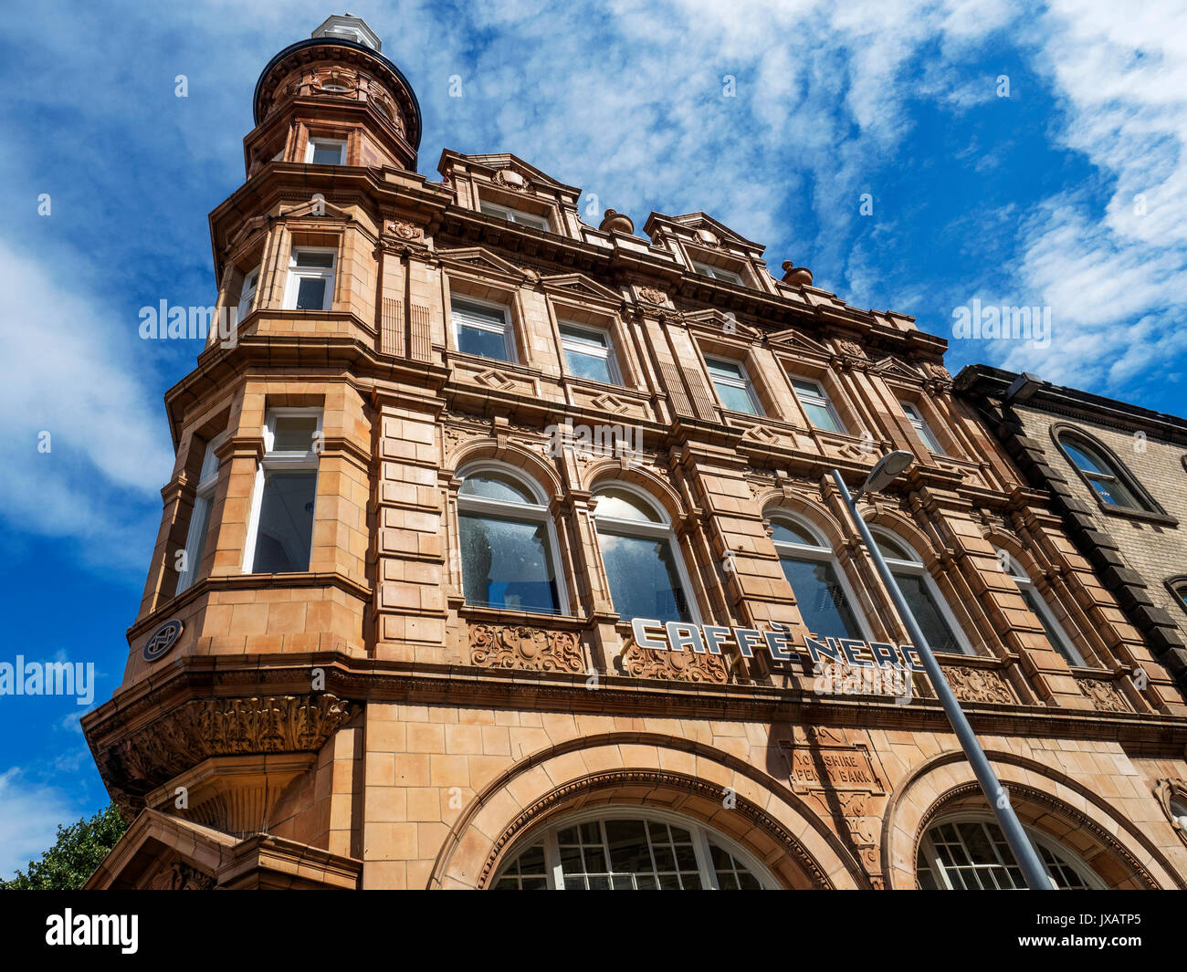 L'ex Yorkshire Penny Bank Building ora un Coffee Shop in Queen Victoria Square Hull Yorkshire Inghilterra Foto Stock