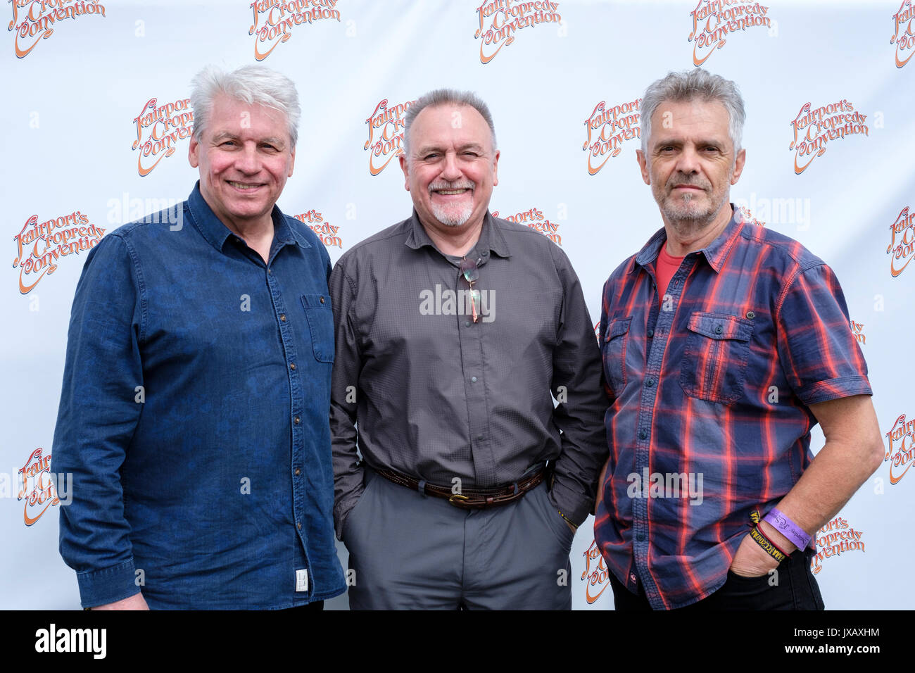 Mark Griffiths, Andy Roberts e Iain Mathews di Plainsong backstage a Cropredy Festival, Banbury, Oxfordshire, Inghilterra, Agosto 12, 2017 Foto Stock