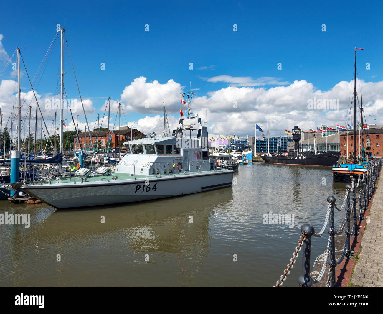 HMS Explorer P164 Yorkshire Università Royal unità navale nave ormeggiata a Hull MarinaHull Yorkshire Inghilterra Foto Stock