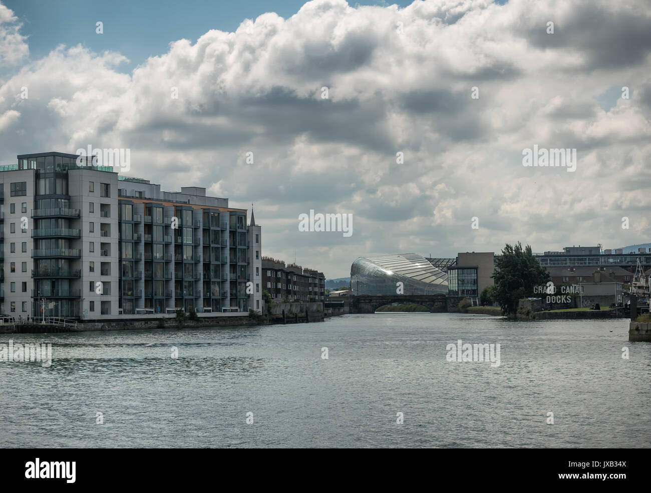 Docklands presso il fiume Liffey a Dublino, Irlanda Foto Stock