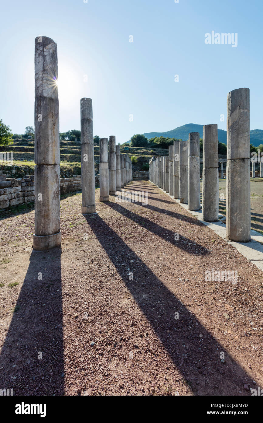 Le colonne che circonda lo stadio a Antica Messini nel Peloponneso Foto Stock