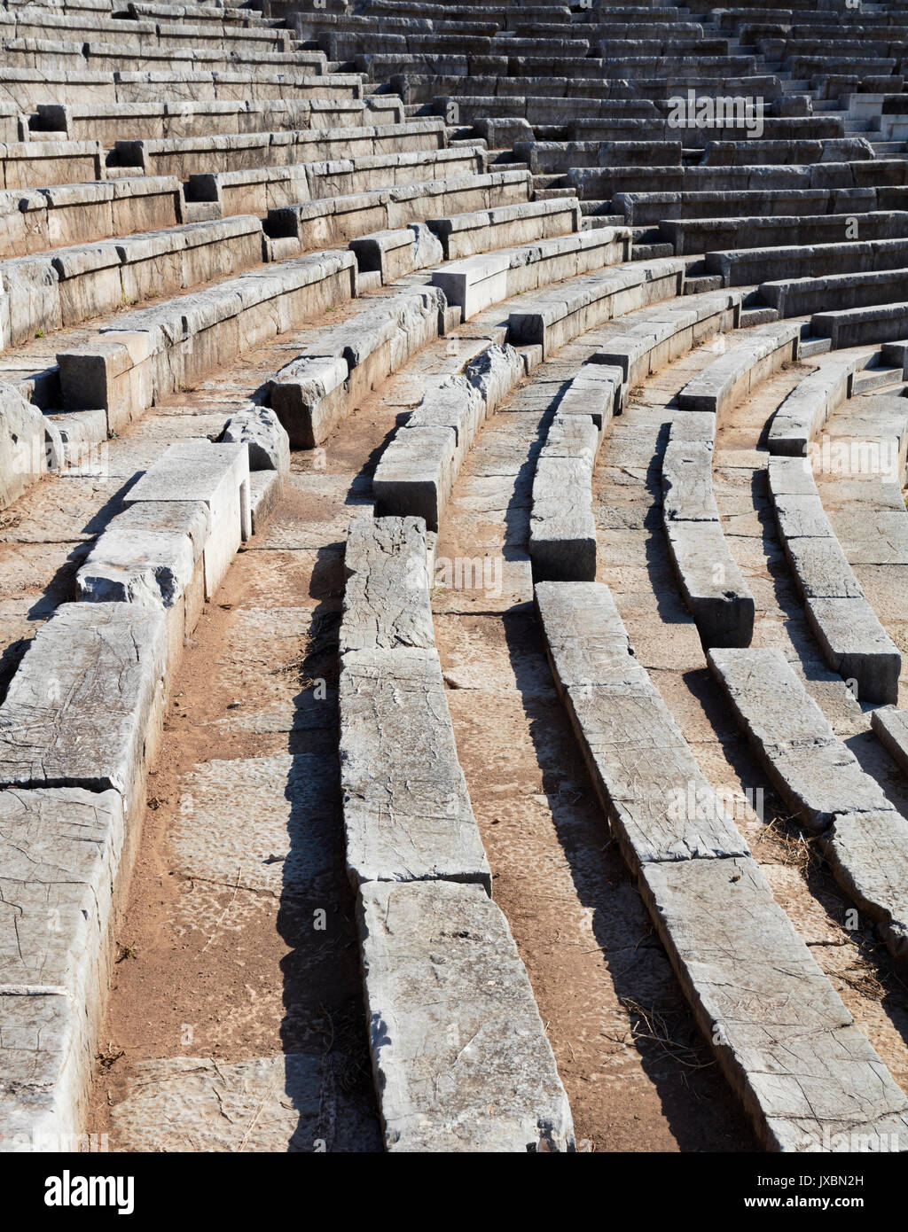 Dettaglio di posti a sedere intorno all stadium di antica Messini in Grecia Foto Stock