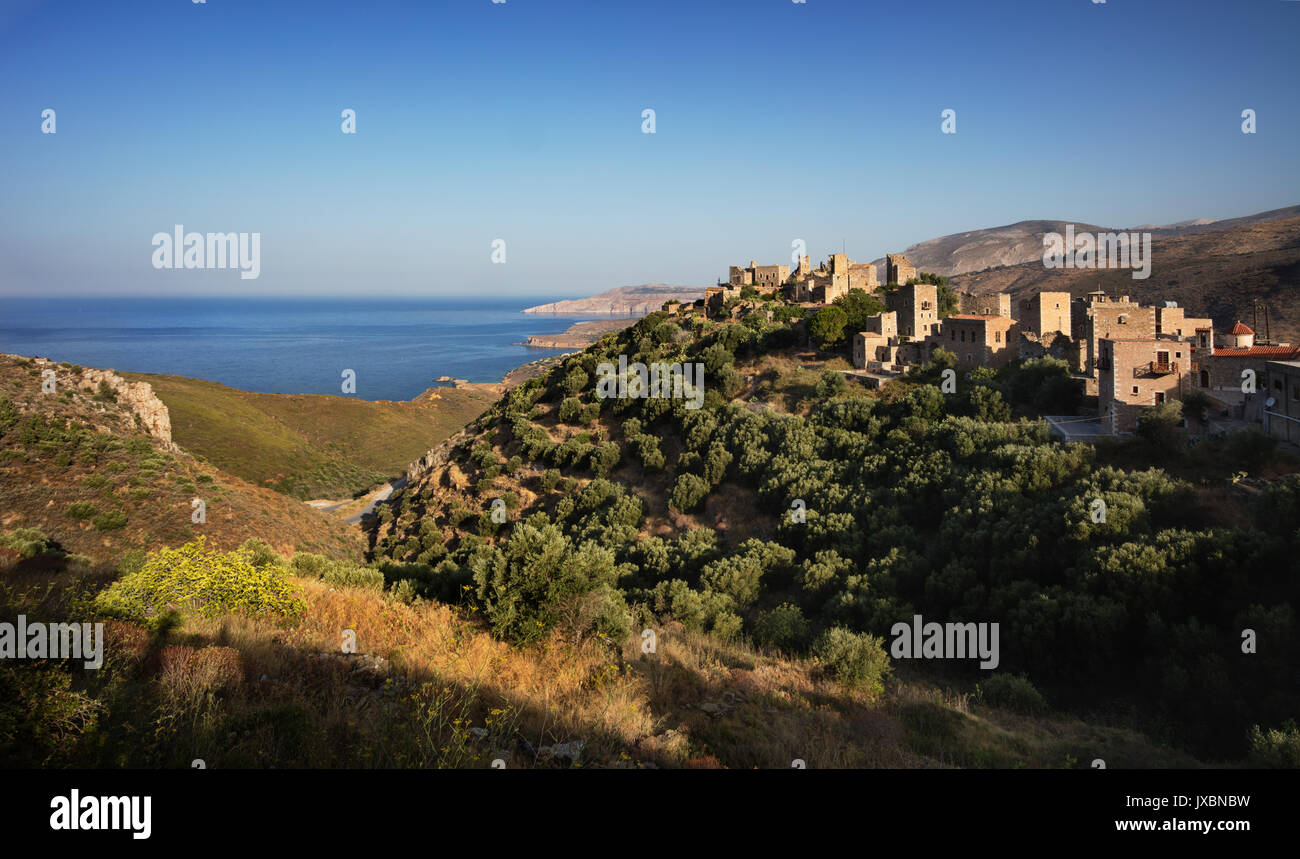 Hill-top villaggio di Vathia nel Mani penisola del Peloponneso sud, Grecia Foto Stock
