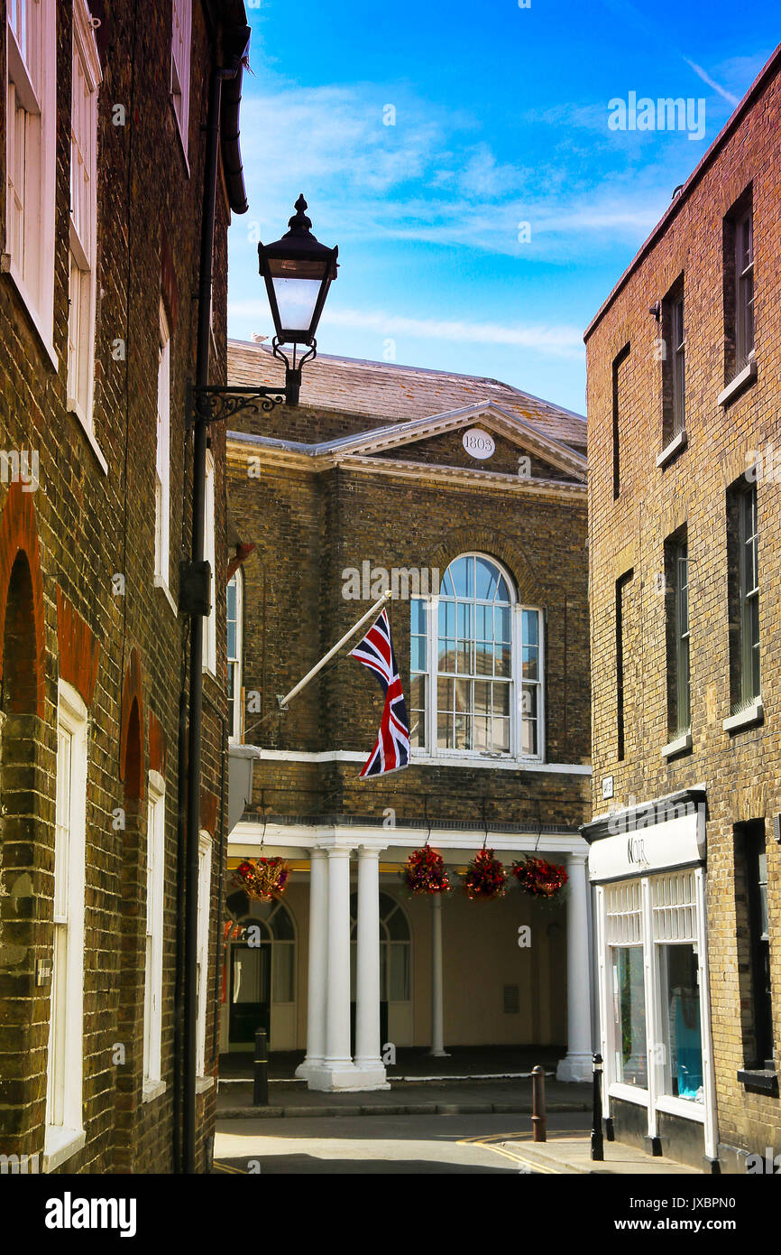 Trattare Town Hall in estate. Foto Stock