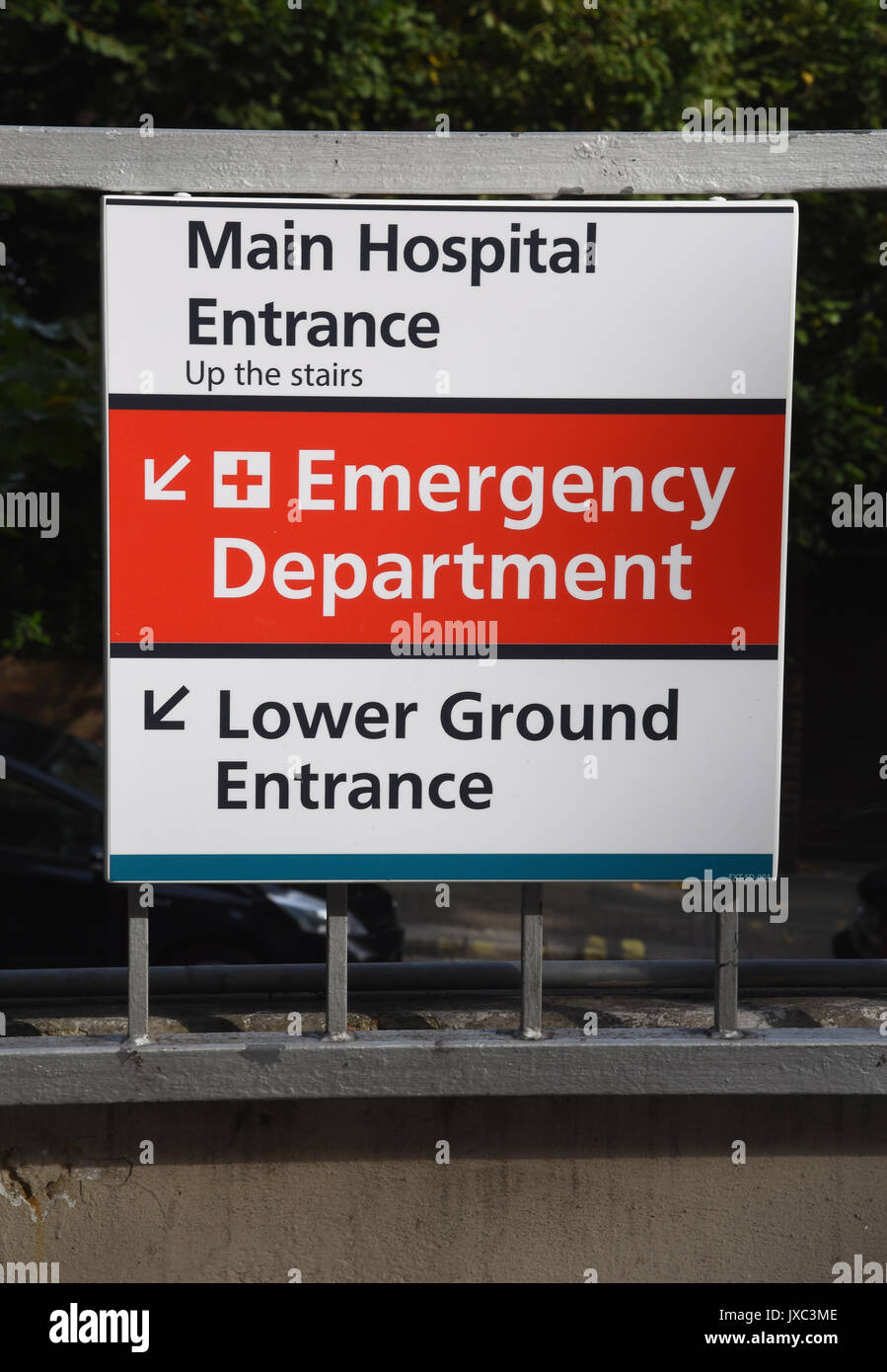 Ospedale entrata principale e dipartimento di emergenza segno,Royal Free Hospital,Pond Street,Hampstead,London.UK 16.08.17 Foto Stock