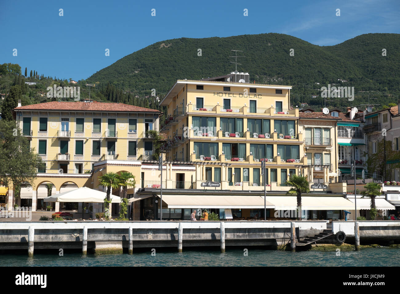 Gardone Riviera sul lago di Garda, Italia - l' Hotel Du Lac sulla riva del lago di Garda Foto Stock